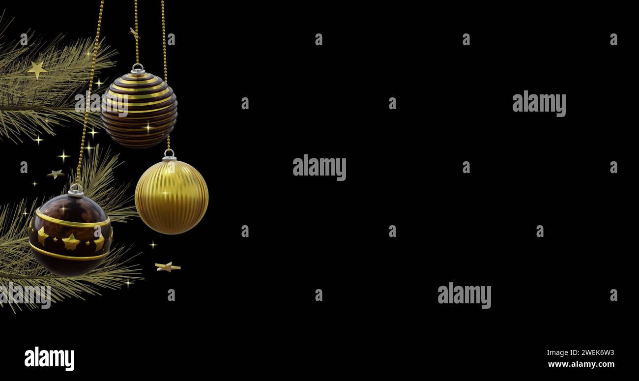 Baule nere e dorate che oscillano sull'albero di natale con stelle dorate su sfondo nero, spazio copia Foto Stock