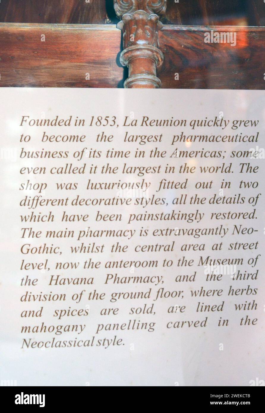 Bacheca esplicativa sulla storia della farmacia la Reunión è una farmacia del XIX secolo situata nella vecchia Havana, Cuba. Foto Stock