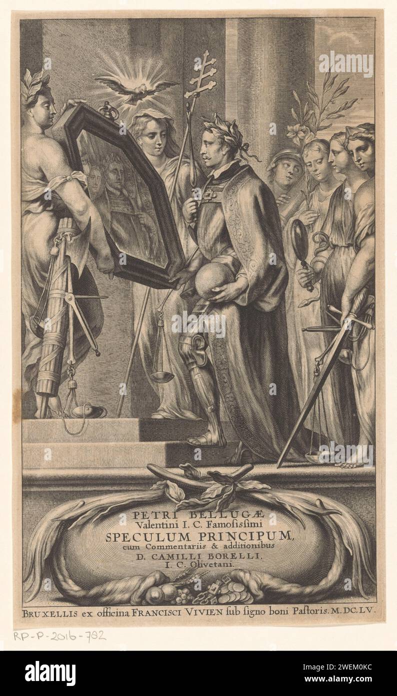 Koning è presentato specchio da giustizia e fede, Anonymous, 1655 stampa Un re con corona di alloro, scettro e globo è presentato uno specchio dalle personificazioni della giustizia con fasi e fede con piccione e bastone croce. Dietro di lui ci sono le quattro virtù cardinali giustizia, prudenza, coraggio e moderazione. Sotto di esso un cartiglio con corna di abbondanza e il titolo del libro. re per incisione di carta. specchio. Faith, 'Fides'; 'fede', 'fede catholica', 'fede christiana', 'fede christiana catholica' (Ripa)  una delle tre virtù teologiche. Le quattro virtù cardinali Foto Stock