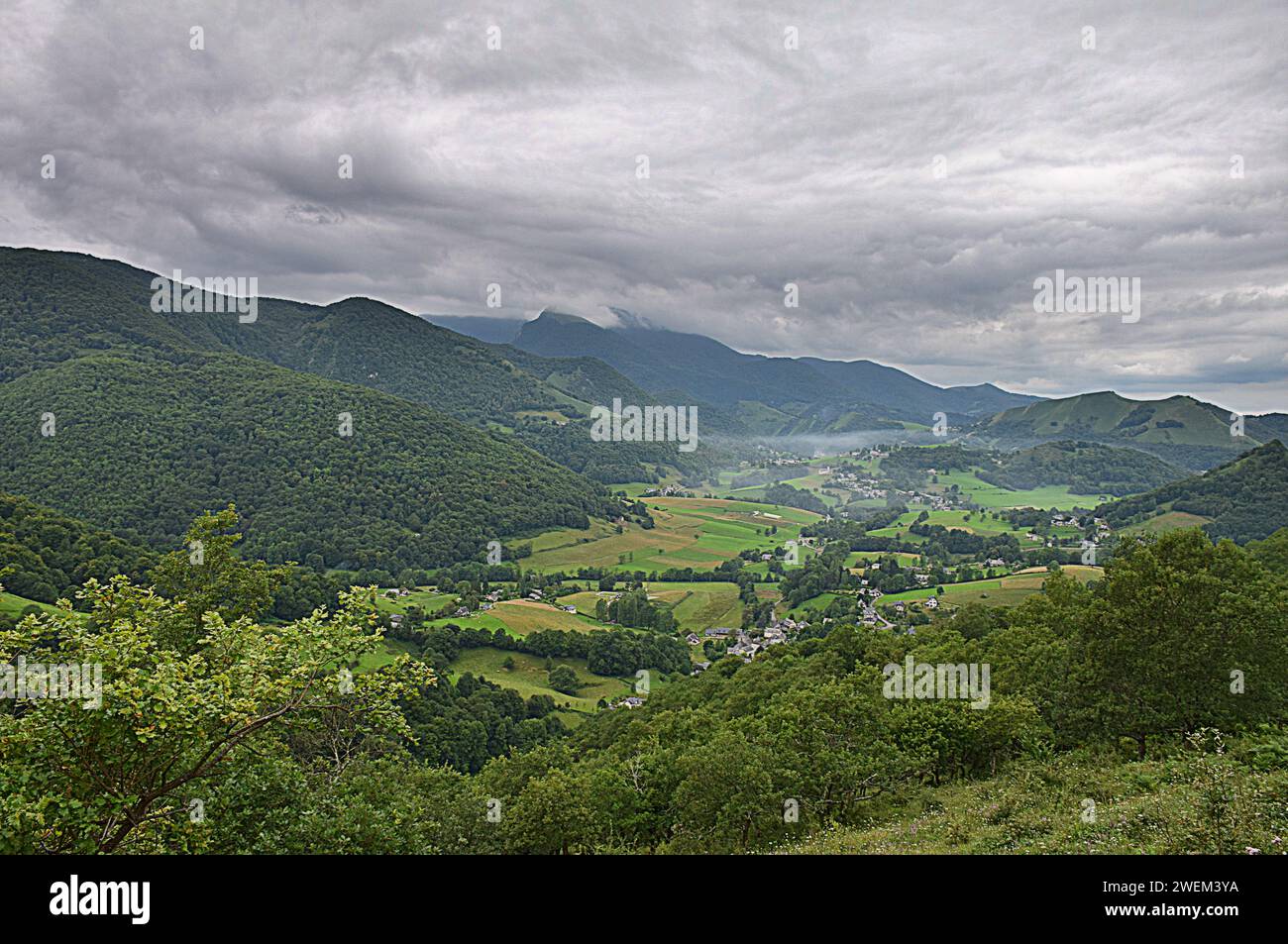 Esparros e la valle dell'Ayguette Foto Stock