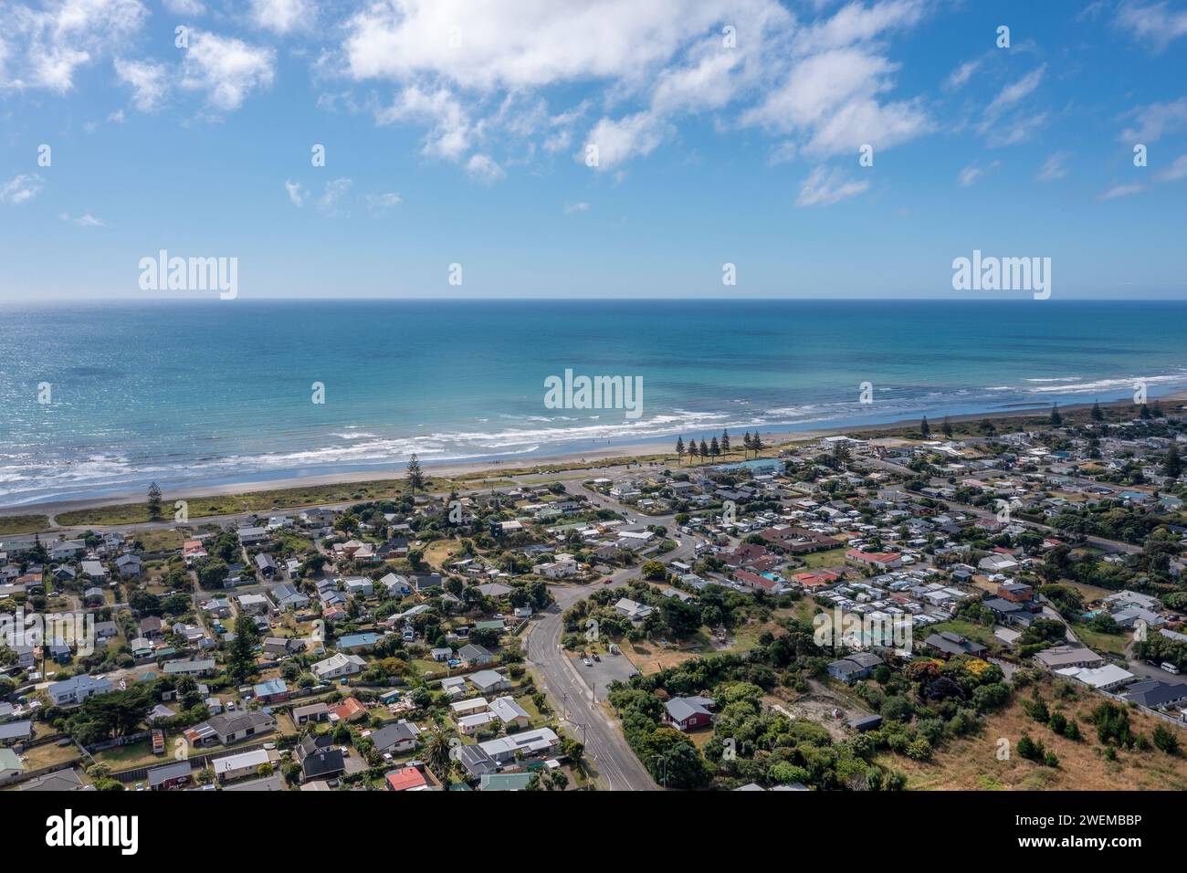 Una vista aerea di Otaki Beach, un'affascinante cittadina di mare situata nella regione della Kapiti Coast in nuova Zelanda Foto Stock