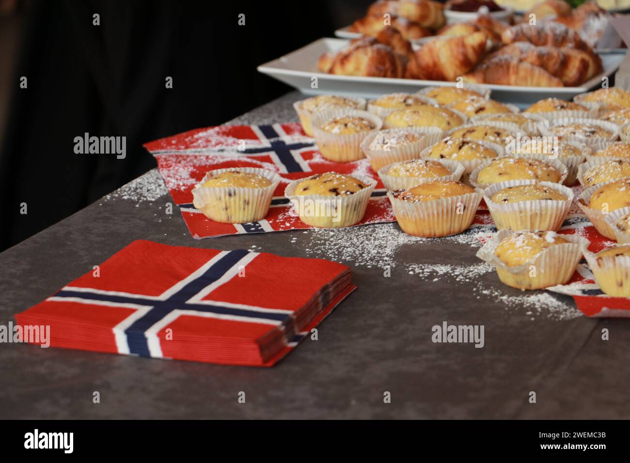 Celebrazione della giornata nazionale della Norvegia, bandiera e cupcake Foto Stock