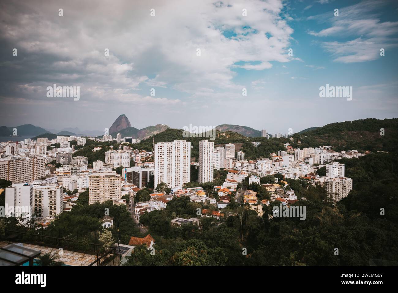 Città di Rio De Janeiro con Pan di zucchero sullo sfondo Foto Stock