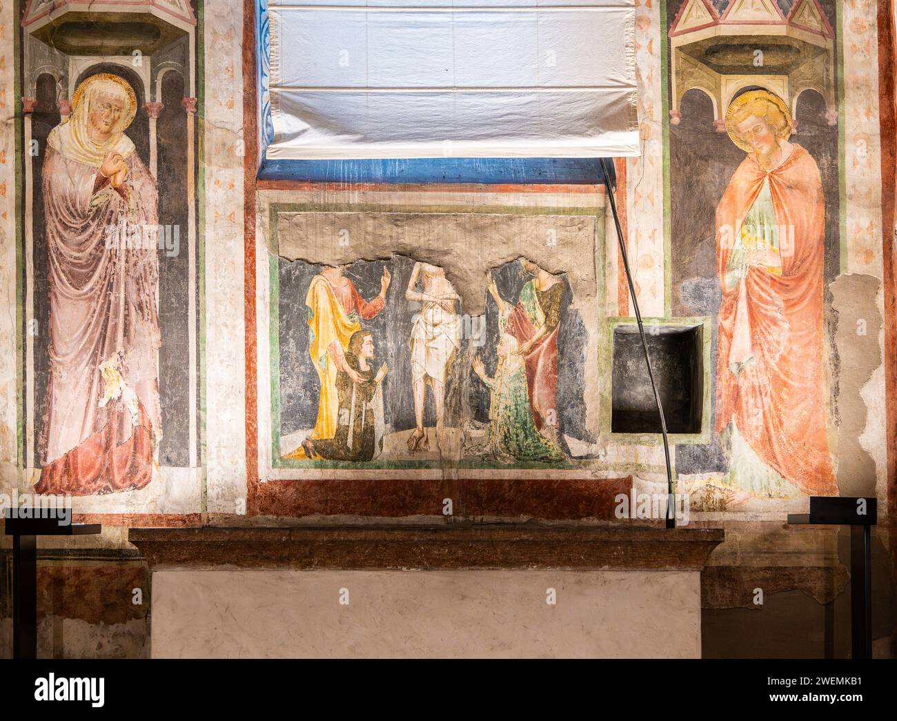 Cappella di San Giovanni nella chiesa domenicana con affreschi e dipinti della scuola Giotto (XIV secolo) - Bolzano, alto Adige, Italia settentrionale, Foto Stock