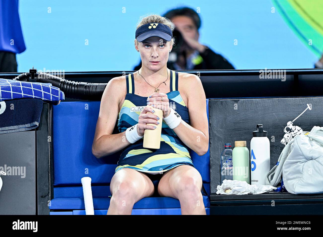 Melbourne, Australia. 25 gennaio 2024. Dayana Oleksandrivna Yastremska, Ucraina, durante il torneo di tennis Australian Open AO 2024 del grande Slam il 25 gennaio 2024 a Melbourne Park, Australia. Zheng Qinwen diventa il secondo giocatore cinese nella storia a raggiungere una finale importante. La testa di serie n. 12 ha sconfitto Dayana Yastremska 6-4, 6-4, battendo due semifinaliste del grande Slam per la prima volta in 1 ora e 42 minuti. Foto di Credit: Abaca Press/Alamy Live News Foto Stock