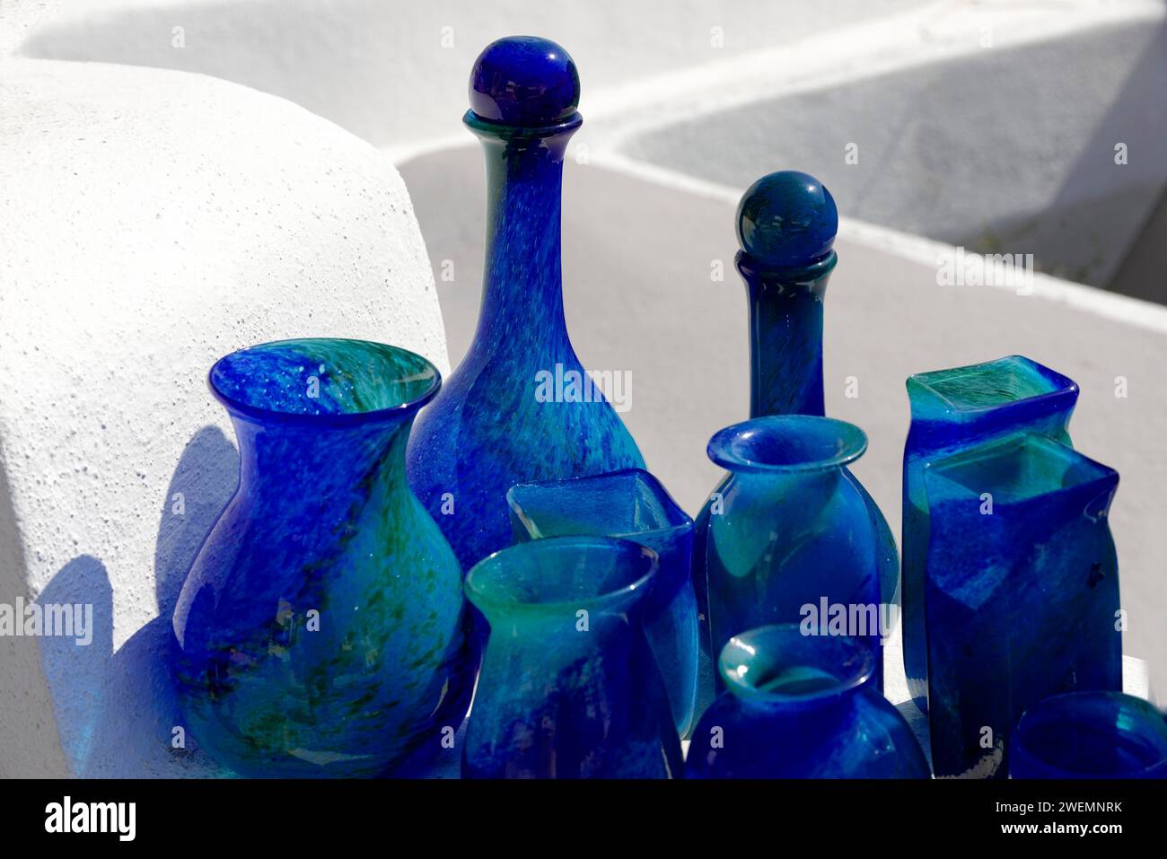 Vasi in vetro, souvenir, Thira, Santorini, Cicladi, Grecia Foto Stock
