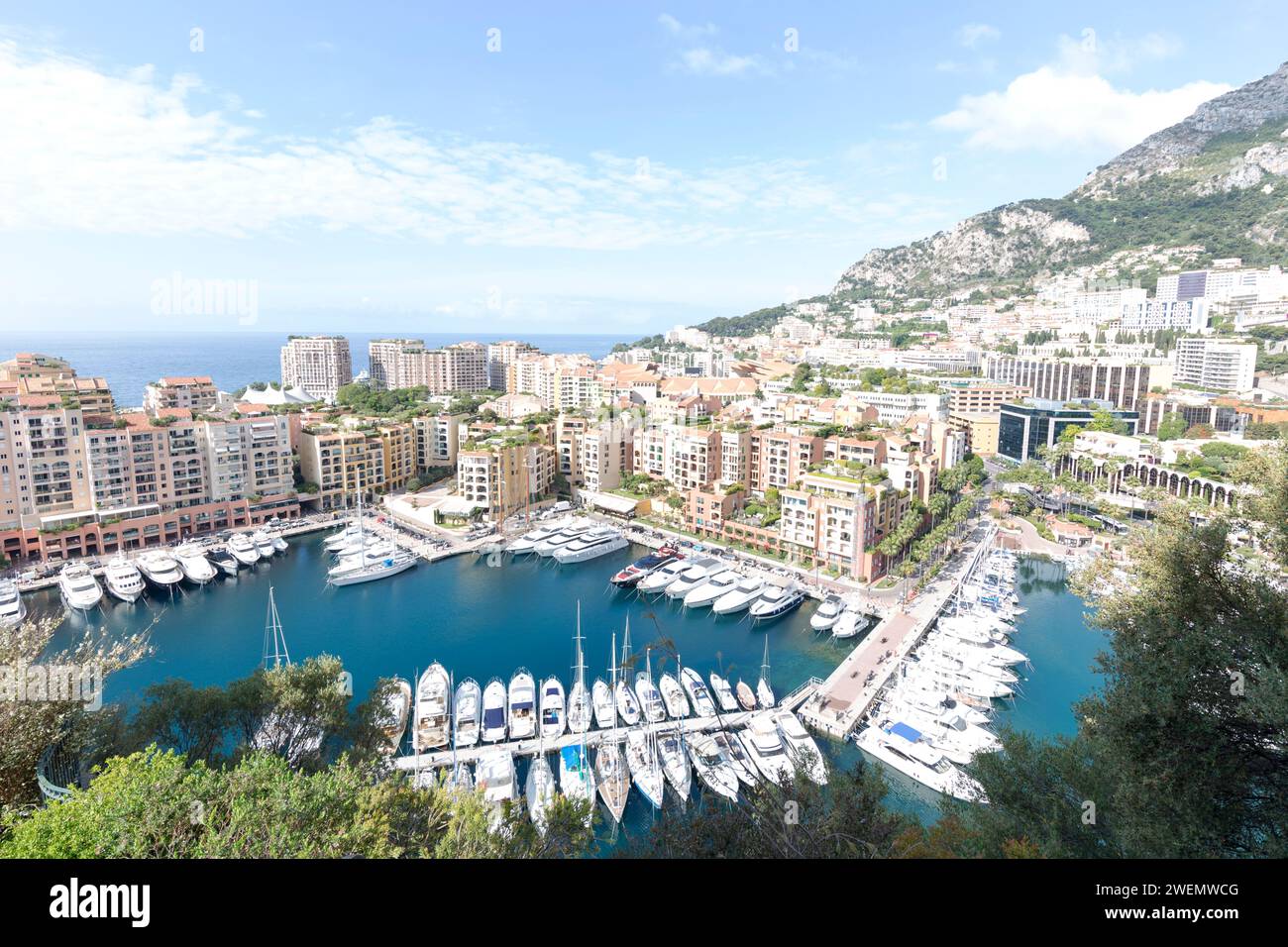 Il Principato di Monaco, vista sul porto di Fontvieille da terreni del palazzo. Foto Stock