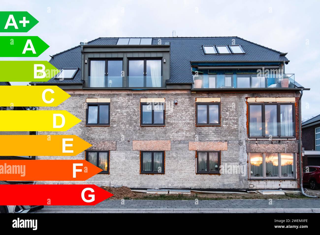 Nuova costruzione di una casa indipendente a Duesseldorf, Germania, efficienza energetica Foto Stock