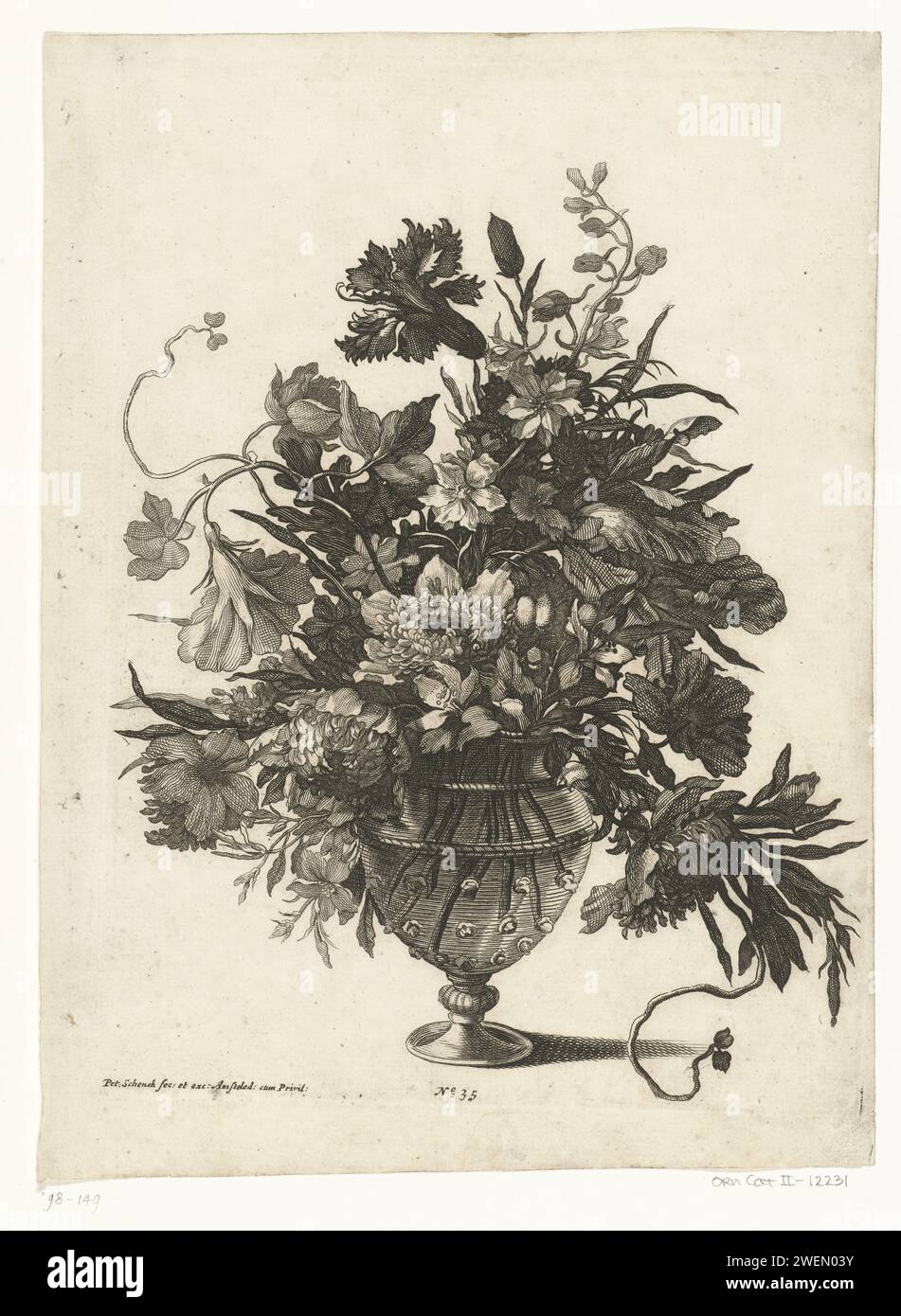 Vaso di vetro con fiori, Pieter Schenk (i), in onore di Jean Baptiste Monnoyer, c. 1600 - c. 1699 stampa in mezzo stato: n ° 35 incisione di carta Foto Stock