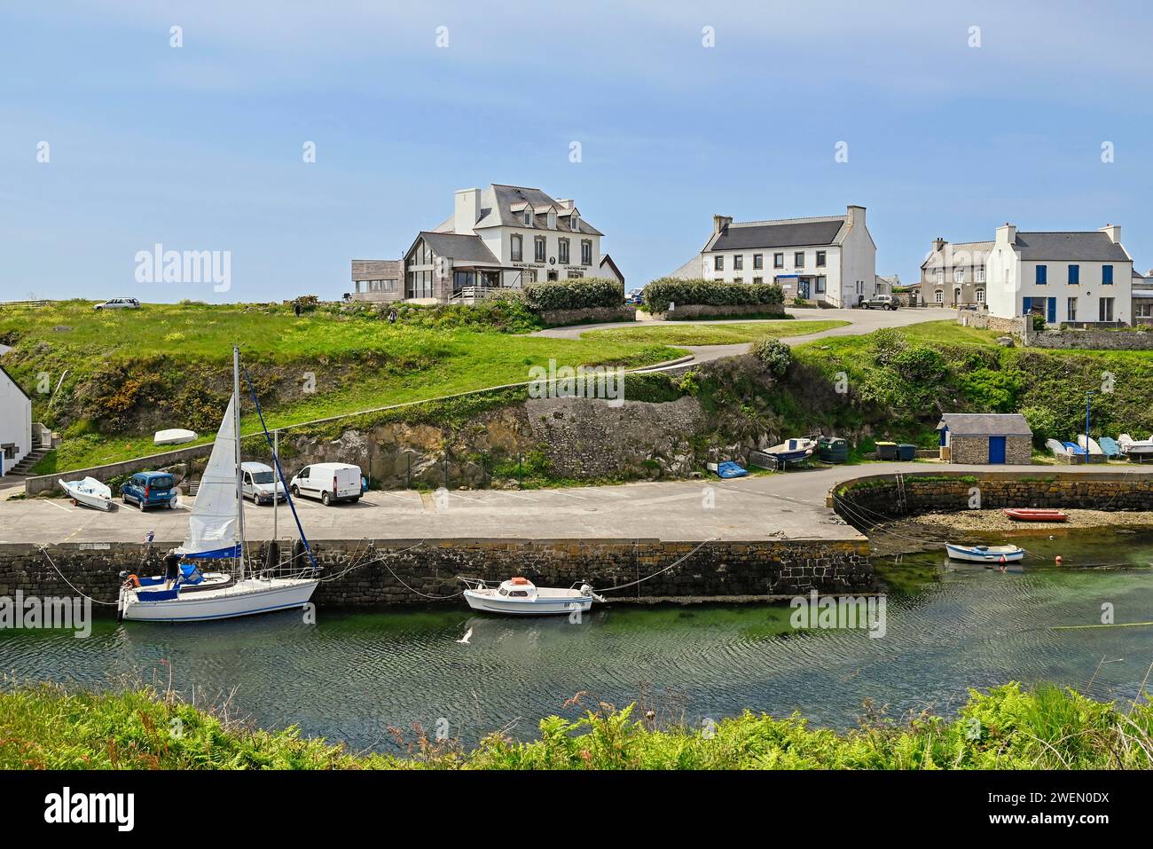 Il piccolo porto interno di Lampaul, Ouessant Island, Finistere, Bretagna, Francia Foto Stock