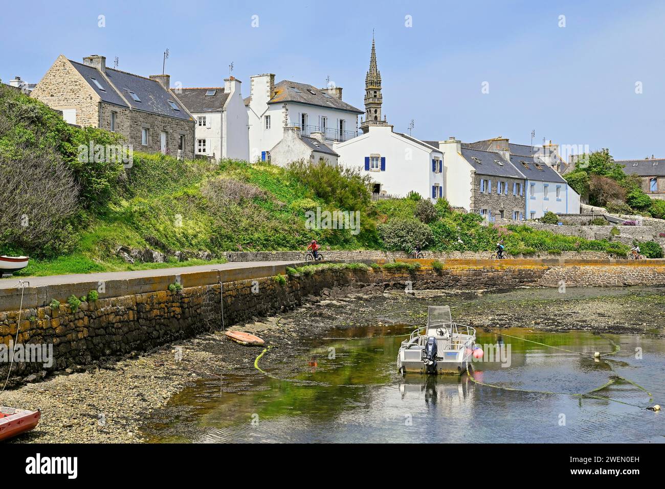 Il piccolo porto interno di Lampaul, Ouessant Island, Finistere, Bretagna, Francia Foto Stock