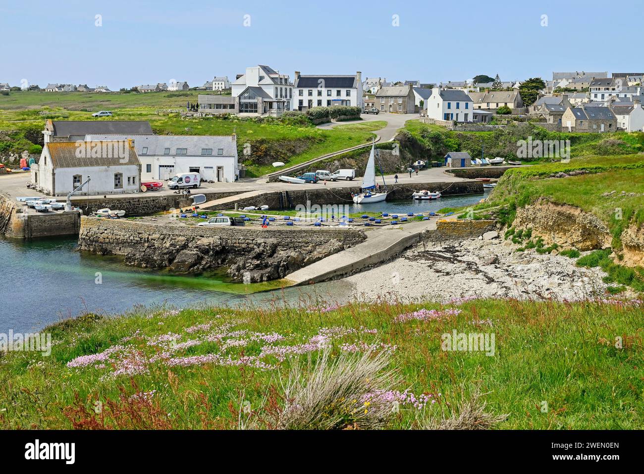 Il piccolo porto interno di Lampaul, Ouessant Island, Finistere, Bretagna, Francia Foto Stock
