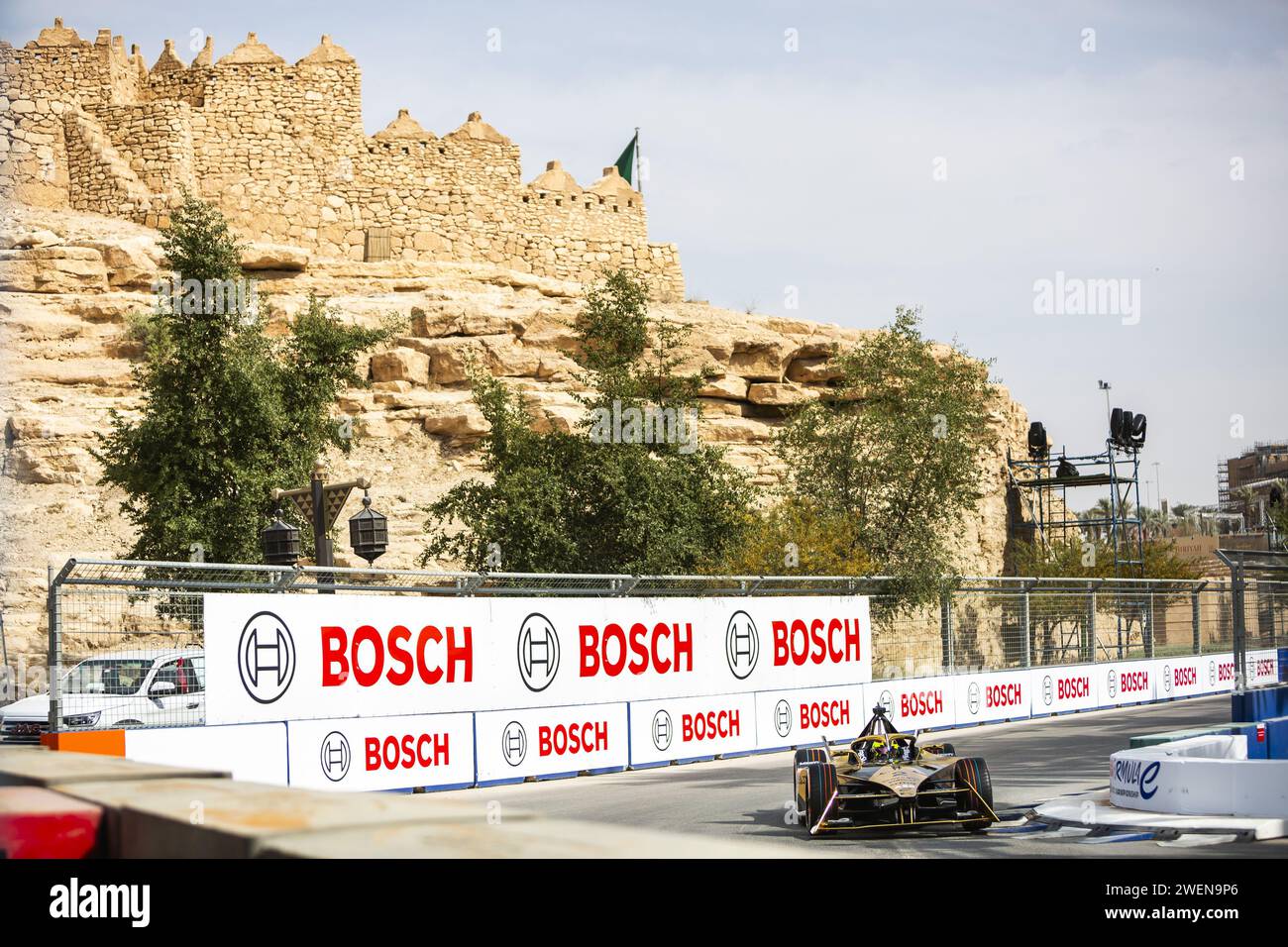 Diriyah, Arabia Saudita, 26/01/2024, 02 VANDOORNE Stoffel (bel), DS Penske, DS e-tense FE23, azione durante l'e-Prix 2024 di Diriyah, 2° incontro del Campionato Mondiale di Formula e ABB FIA 2023-24, sul circuito di Riyadh Street dal 25 al 27 gennaio, a Diriyah, Arabia Saudita Credit: Independent Photo Agency/Alamy Live News Foto Stock