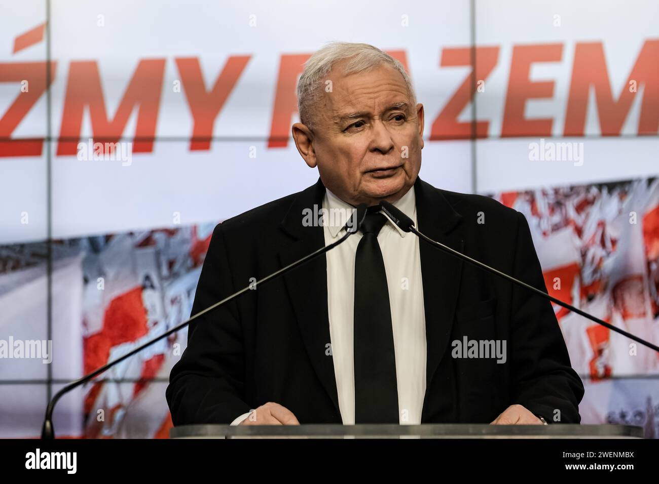 Jaroslaw Kaczynski, leader del partito politico diritto e giustizia, tiene una conferenza stampa nella sede centrale del partito a Varsavia, la capitale della Polonia, il 26 gennaio 2024. La politica polacca è nel caos a causa del disaccordo di legat tra la coalizione di governo che ha creato un nuovo governo nel dicembre 2023 e la legge e giustizia di estrema destra che ha governato in Polonia per 8 anni. Foto Stock