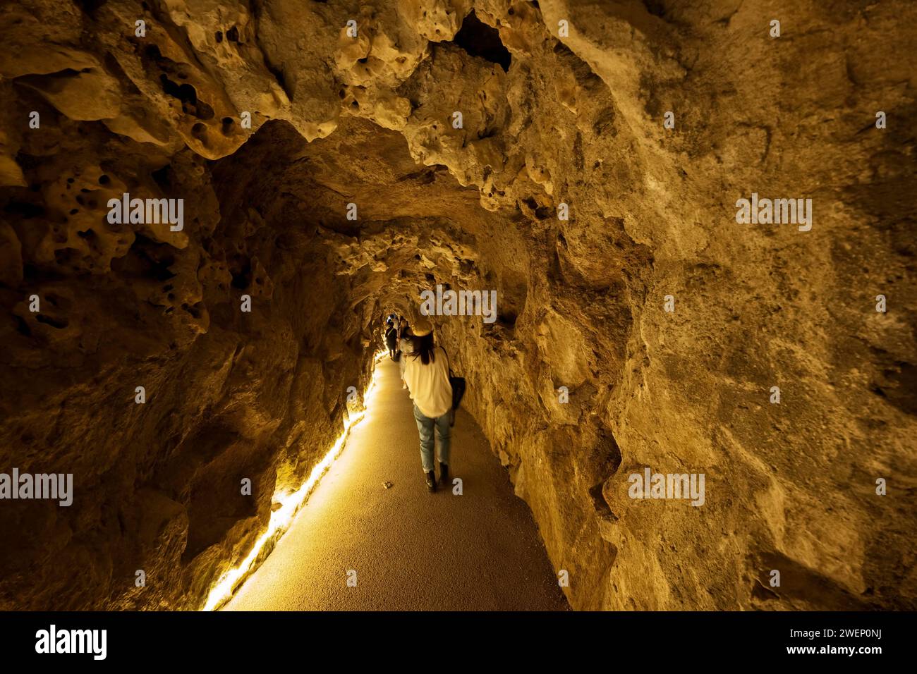 Passerella del tunnel che va dal fondo dell'iniziazione a Quinta da Regaleira a Sintra, Portogallo. Foto Stock