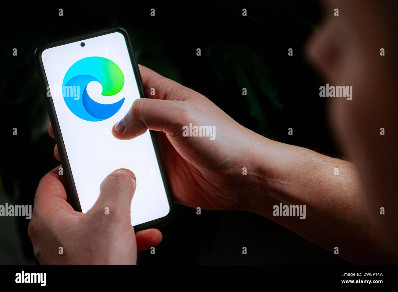 Polonia. 25 gennaio 2024. In questa immagine viene visualizzato un logo Microsoft Edge su uno smartphone. (Foto di Mateusz Slodkowski/SOPA Images/Sipa USA) **** esclusivamente a scopo editoriale *** credito: SIPA USA/Alamy Live News Foto Stock