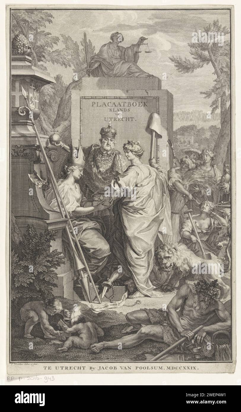 Spettacolo allegorico con la fondazione di Utrecht, Jan Wandelaar, nel 1729 stampa la Vergine olandese, con un leone ai piedi, e l'imperatore Carlo V, con i suoi attributi imperatore, consegna la personificazione di Utrecht una pila di cartelli. Dietro di loro un monumento sul quale il titolo in olandese, coronato da giustizia. In primo piano il dio del fiume Reno e due putti in un libro. A destra sullo sfondo quattro figure femminili allegoriche che simboleggiano la terra e l'agricoltura, cappelli da bestiame e yacht. incisione/incisione su carta di personificazioni di paesi, nazioni, stati, distretti, ecc. Giustizia Foto Stock