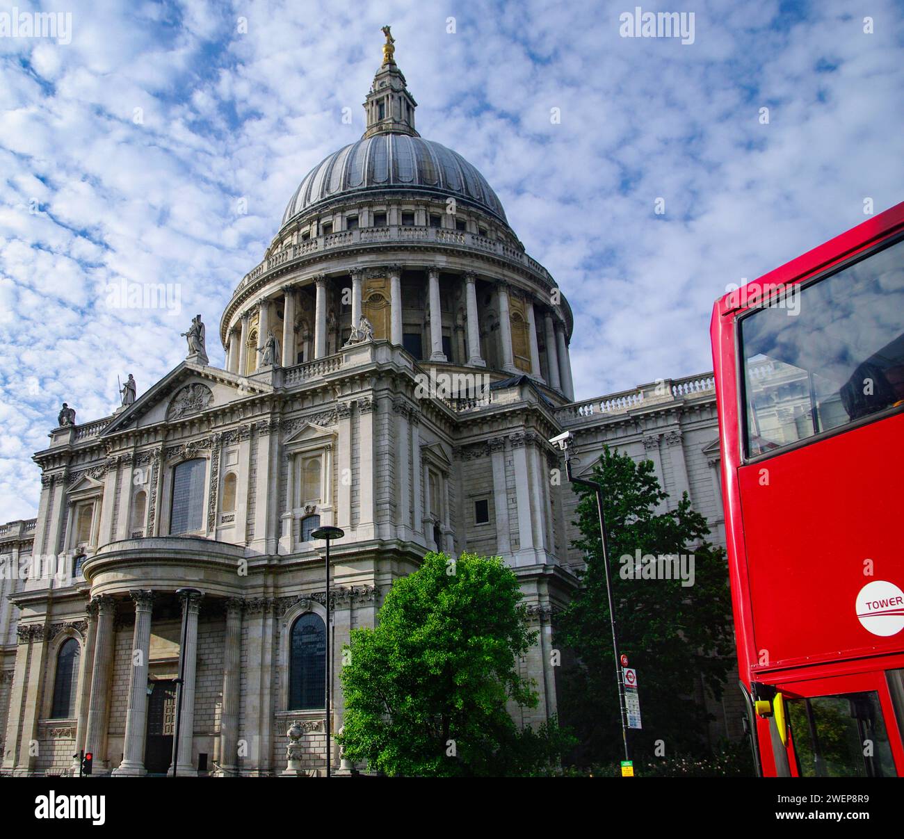 Londra: Die St. Cattedrale di Paul. - Zu den bekanntesten Bauwerken Londons gehört Die St Cattedrale di Paul. SIE ist eine der größten Kathedralen der We Foto Stock