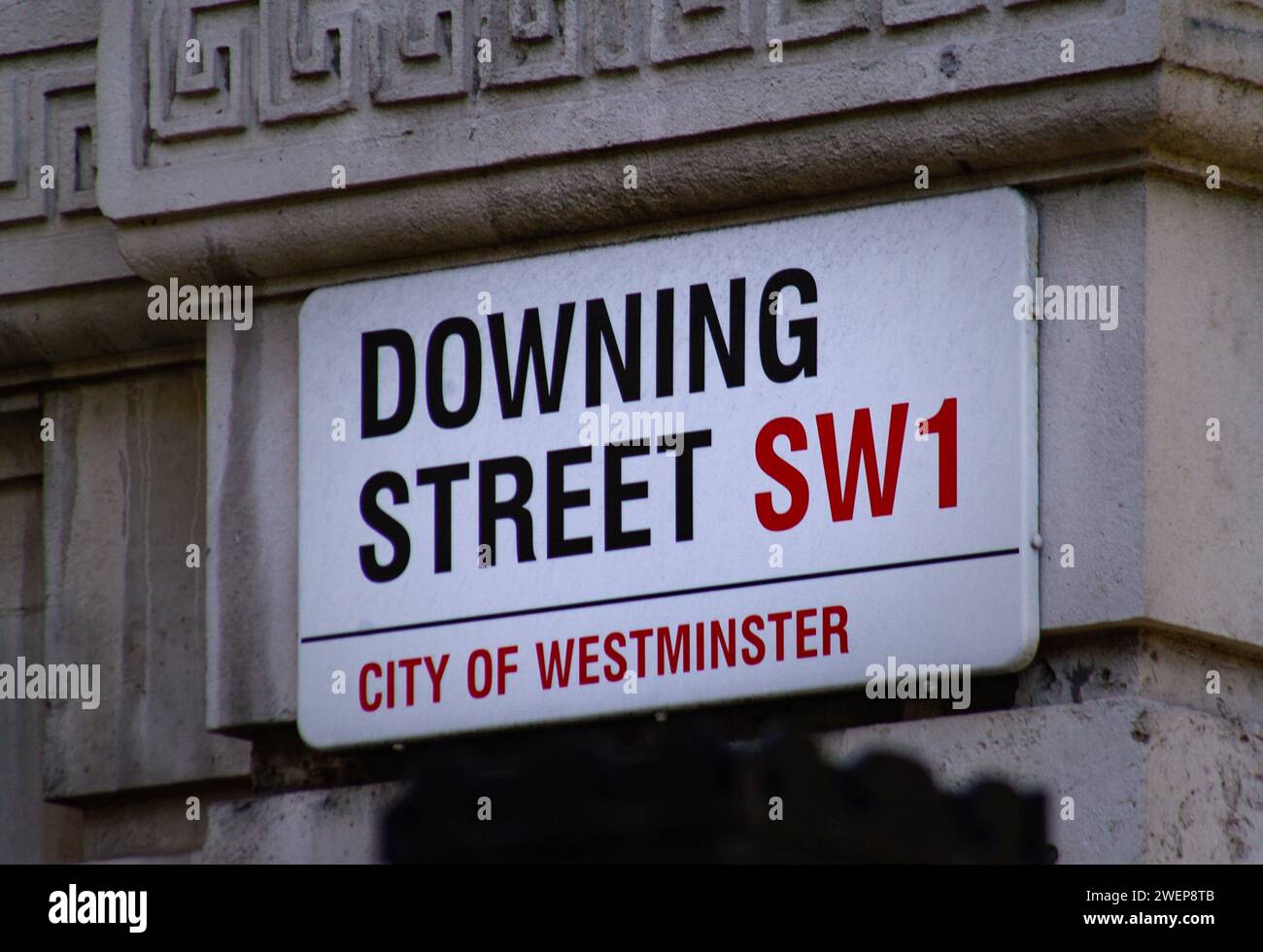 Londra: Legendäre Adresse. - Ein Straßenschild an der wohl berühmtesten Straße Londons: In der Downing Street befindet sich seit mehr als 200 Jahren d Foto Stock
