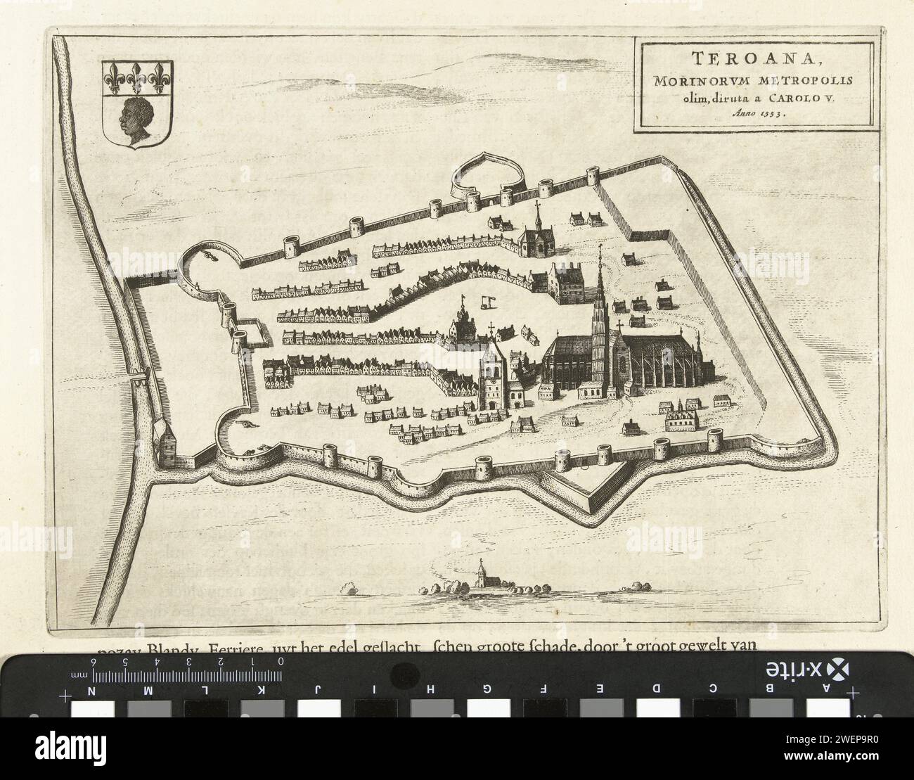 L'assedio di Thérouanne, 1553, 1600 - 1699 stampa assedio di Thérouanne (Terwaan) da parte degli eserciti di Carlo V nel 1553. Mappa della città murata, proprio sopra un cartiglio con testo in latino, in alto a sinistra dello stemma della città. In basso una faccia sulla città di profilo. In un foglio piegato con testo in cui una descrizione dettagliata dell'assedio e della distruzione della città, derivava dalla storia di Jacobo Augusto Thuanus. Cartine cartacee delle città di Thérouanne Foto Stock L'assedio di Thérouanne, 1553, 1600 - 1699 stampa assedio di Thérouanne (Terwaan) da parte degli eserciti di Carlo V nel 1553. Mappa della città murata, proprio sopra un cartiglio con testo in latino, in alto a sinistra dello stemma della città. In basso una faccia sulla città di profilo. In un foglio piegato con testo in cui una descrizione dettagliata dell'assedio e della distruzione della città, derivava dalla storia di Jacobo Augusto Thuanus. Cartine cartacee delle città di Thérouanne Foto Stock