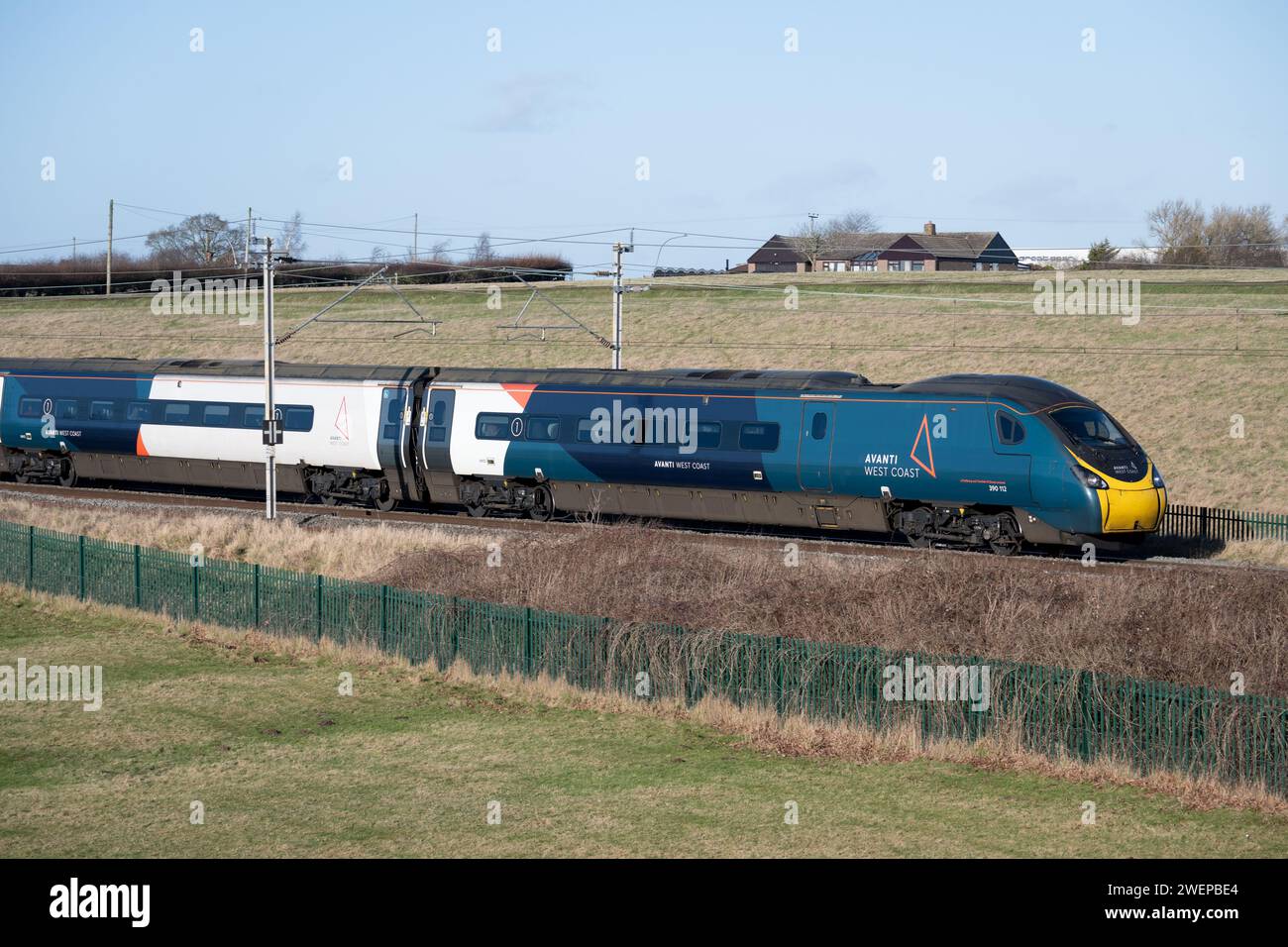 Avanti West Coast Pendolino, treno elettrico, Northamptonshire, Regno Unito Foto Stock