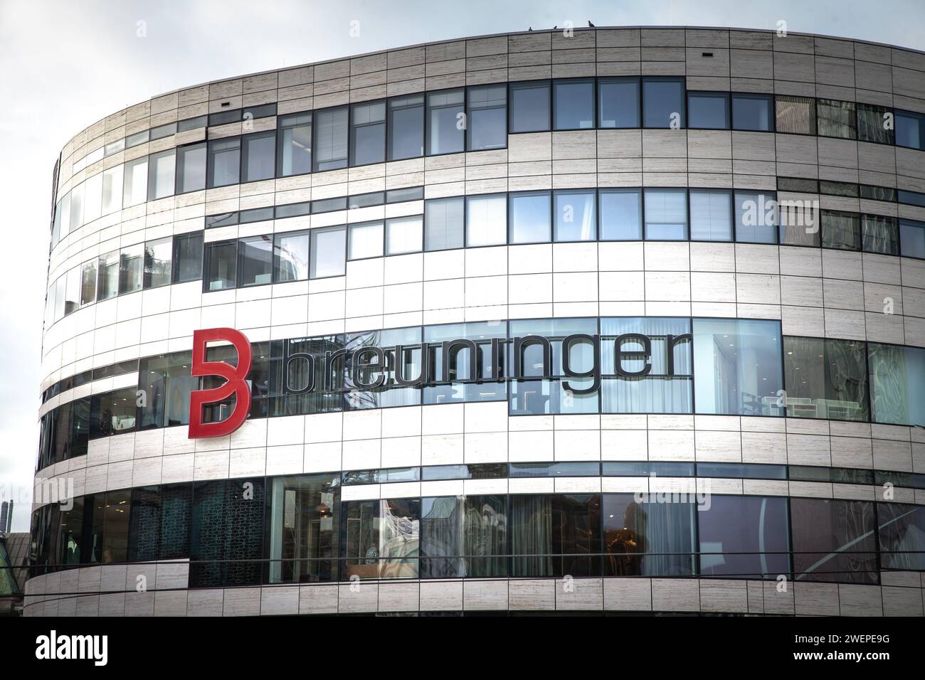 Foto del grande magazzino Breuninger di Dusseldorf, Germania. E. Breuninger GmbH & Co., è un rivenditore tedesco di grandi magazzini con sede a Stoccarda Foto Stock