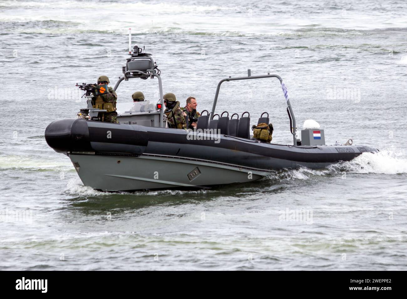 Motoscafo veloce dell'esercito olandese durante una dimostrazione d'assalto nel porto di Den Helder. Paesi Bassi - 23 giugno 2013 Foto Stock