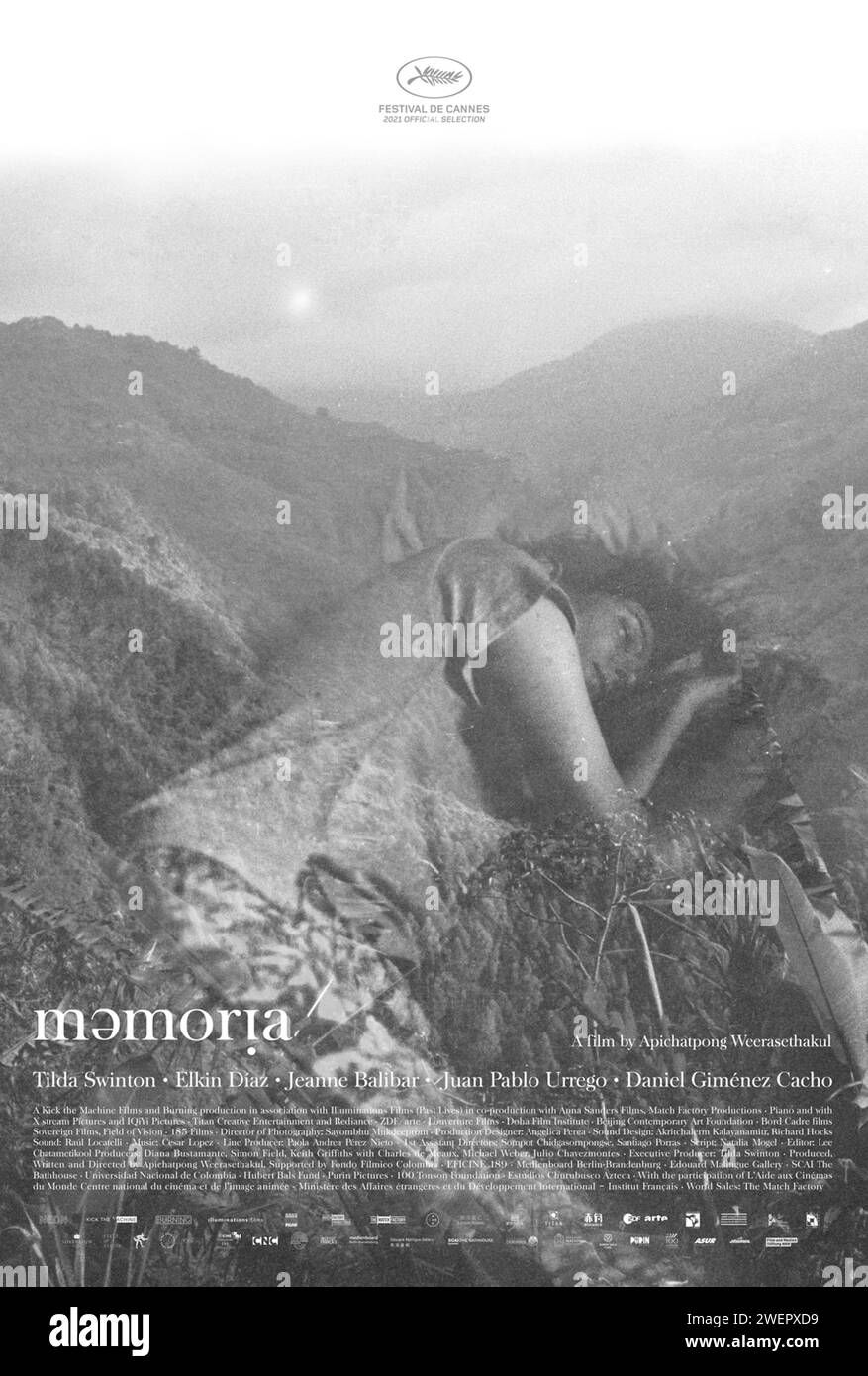 Memoria (2021), diretto da Apichatpong Weerasethakul e interpretato da Tilda Swinton, Agnes Brekke e Daniel Giménez Cacho. Una donna scozzese, mentre viaggia in Colombia, inizia a notare strani suoni. Presto comincia a pensare al loro aspetto. Poster US One sheet ***SOLO PER USO EDITORIALE***. Credito: BFA / Neon Foto Stock