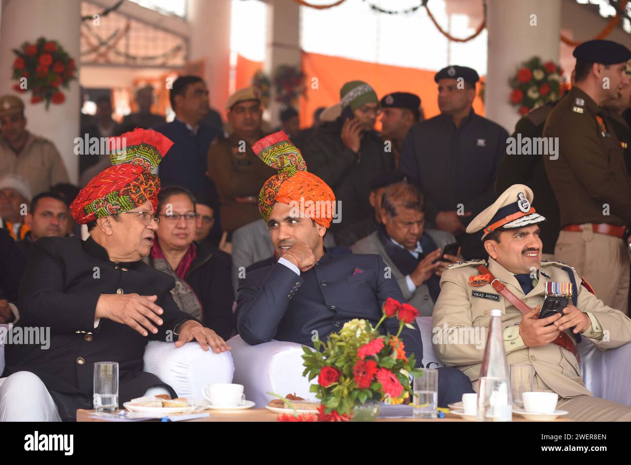 GURUGRAM, INDIA - GENNAIO 26: Dr. Kamal Gupta, Haryana Urban Local Bodies Minister, Nishant Kumar Yadav, Vice Commissario e Vikas Arora, Commissario di polizia durante la celebrazione del 75 ° giorno della Repubblica allo stadio Tau devi Lal al Sector-38 vicino a Rajiv Chowk, il 26 gennaio 2024 a Gurugram, India. L'India si prepara alla celebrazione del platino della Festa della Repubblica del paese di venerdì con un'affascinante mostra della sua abilità militare e del suo ricco patrimonio culturale presso il maestoso "Kartavya Path" di nuova Delhi. Alla vigilia della Festa della Repubblica, giovedì il governo dell'Unione ha annunciato Gallantry e Servi Foto Stock