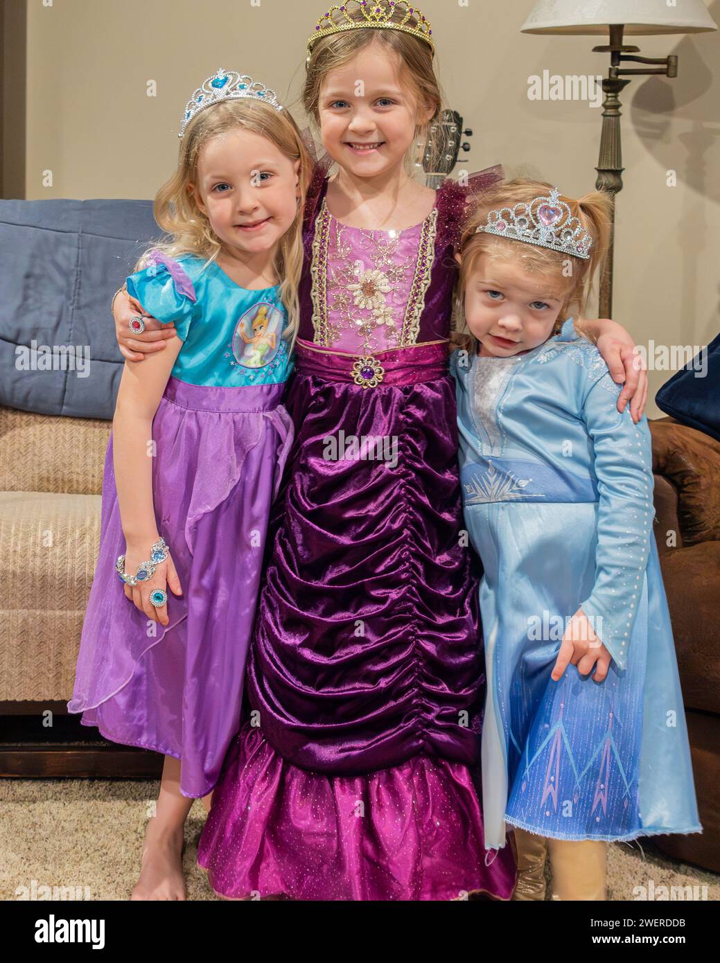 Bimbe vestite deals da principesse