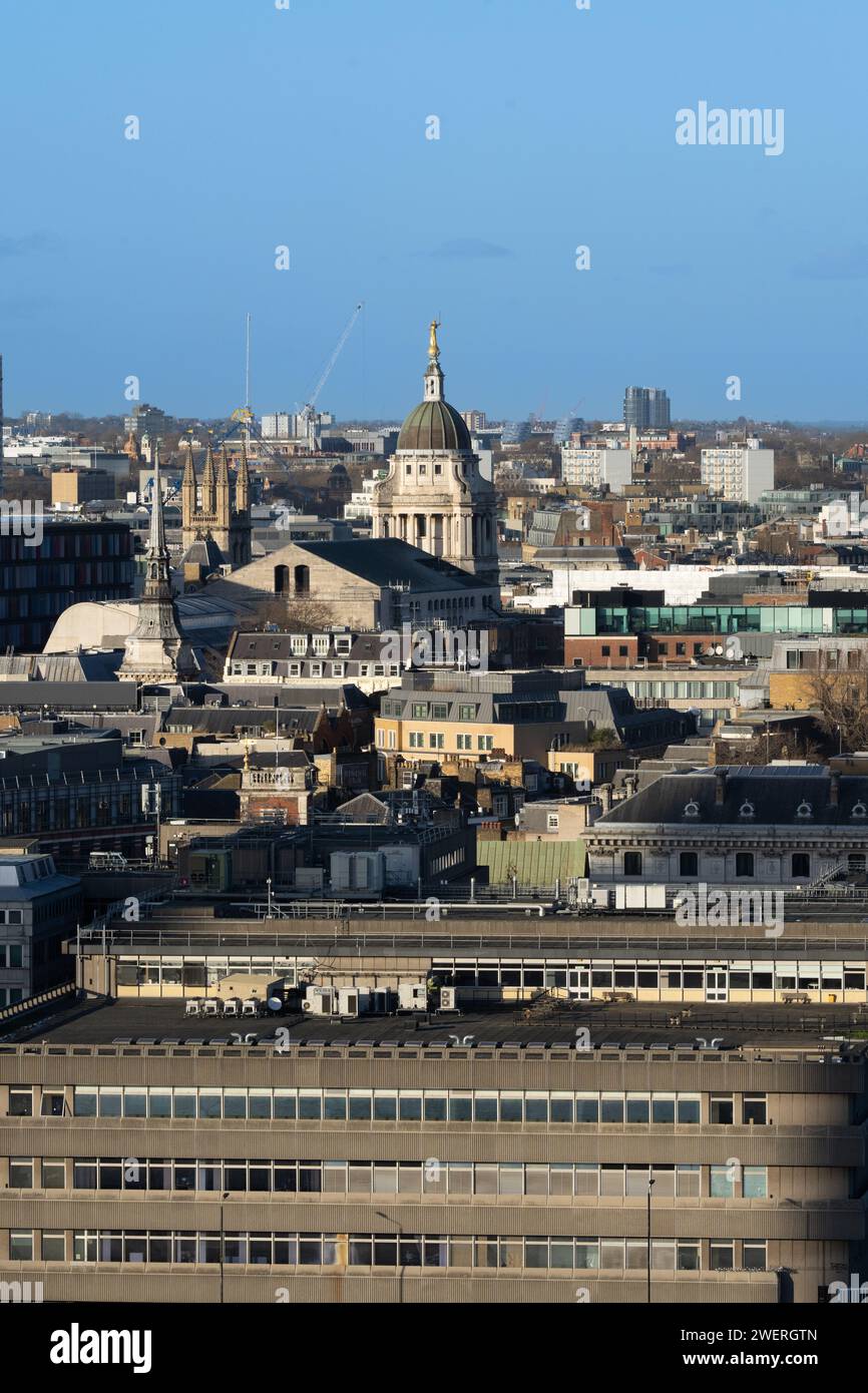 Verso Fleet Street e la Central Criminal Court of England and Wales, comunemente indicata come Old Bailey, City of London Foto Stock