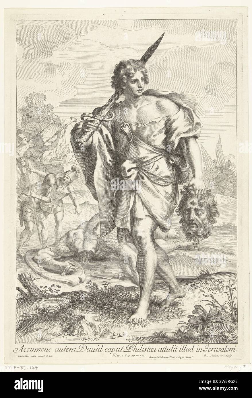 David con la testa di Golia, Robert van Audenaerd, dopo Carlo Maratta, 1685 - 1723 stampa David con la spada e la testa di Golia in mano. Dietro di lui, il Golia decapitato è circondato da soldati. Nell'Hondaerge una Bibbia in latino. Incisione di carta / incisione di David con la testa di Golia Foto Stock