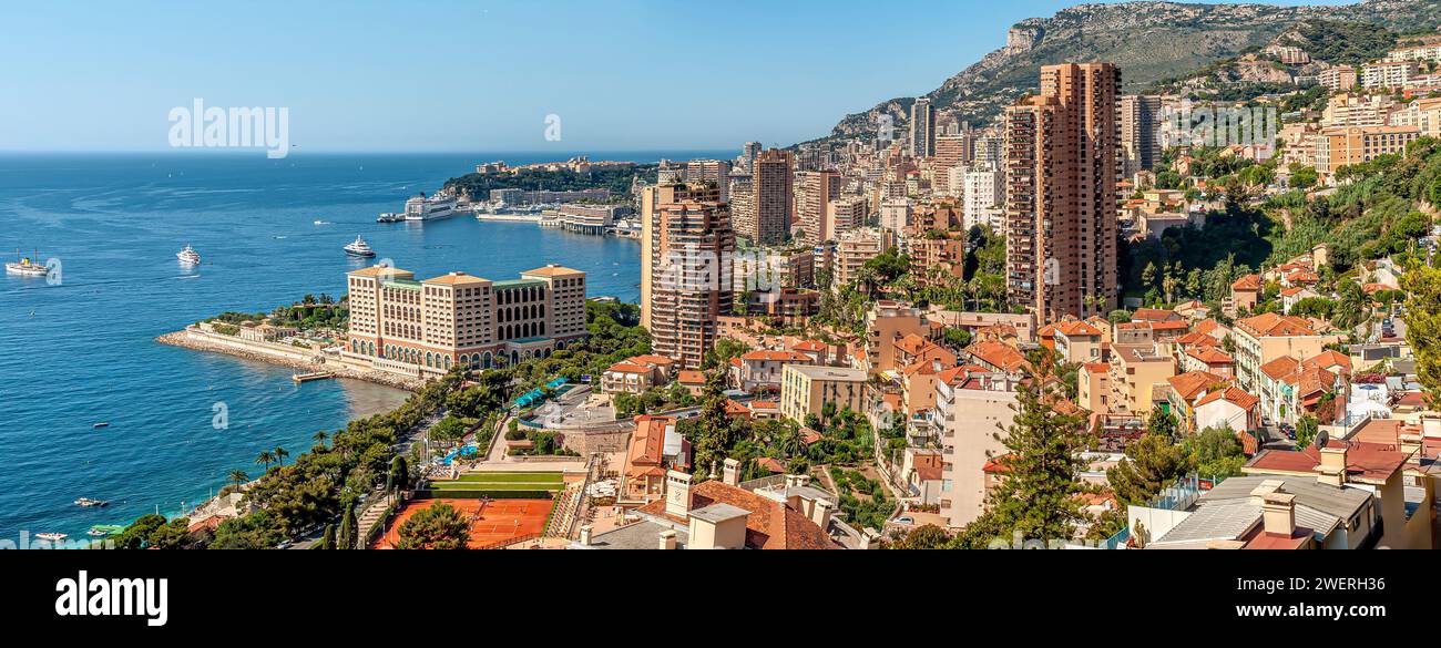 Vista panoramica lungo la costa vicino a Monaco presso la Rivera francese Foto Stock