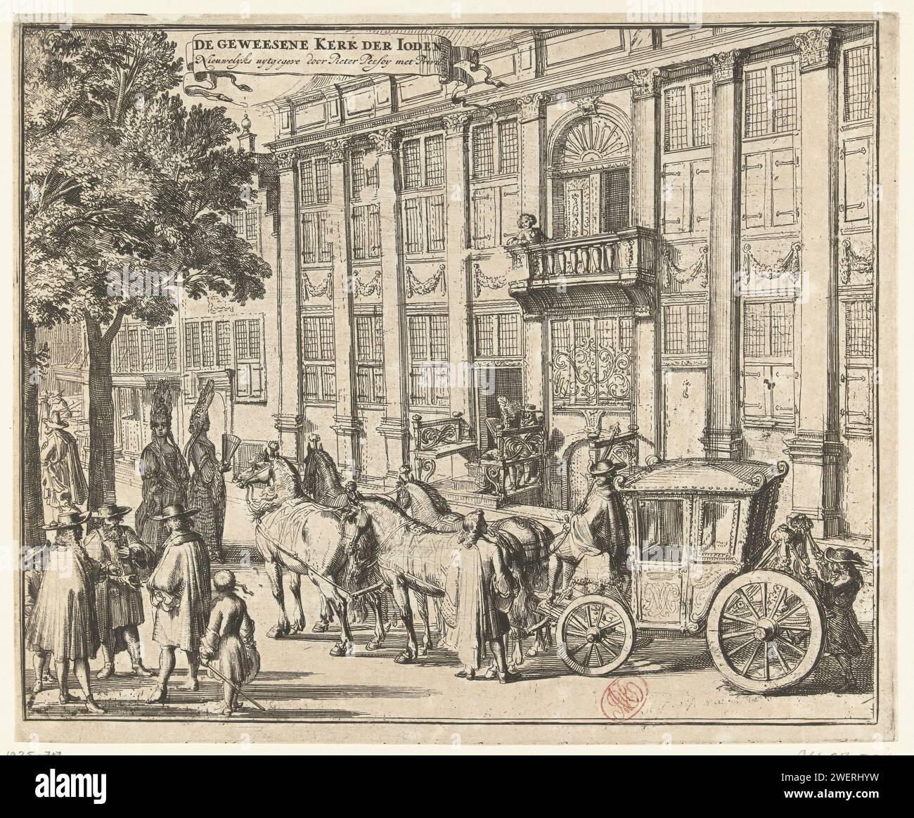 Veduta dell'ex sinagoga portoghese sull'Houtgracht ad Amsterdam, Romeyn de Hooghe, c. 1695 stampa veduta dell'ex sinagoga portoghese sull'Houtgracht (attuale Waterlooplein) ad Amsterdam, dove il comune sefardita di Talmud Torah si incontrò dal 1639 al 1675. Di fronte all'edificio ci sono alcune signore e signori vestiti di nome e una carrozza con quattro cavalli. In alto a sinistra un banderolo con il titolo. Incisione/incisione di carta della Sinagoga (come edificio e luogo di culto  religione ebraica). 'Sephardim'  comunità ebraiche. strada (+ city(-scape) con cifre, personale Foto Stock