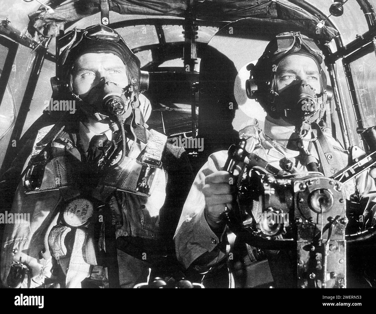 THE DAM BUSTERS 1955 ABP film con Richard Todd alla destra come Wing Commander Guy Gibson e Robert Shaw come FL/Sgt John Pulford Foto Stock