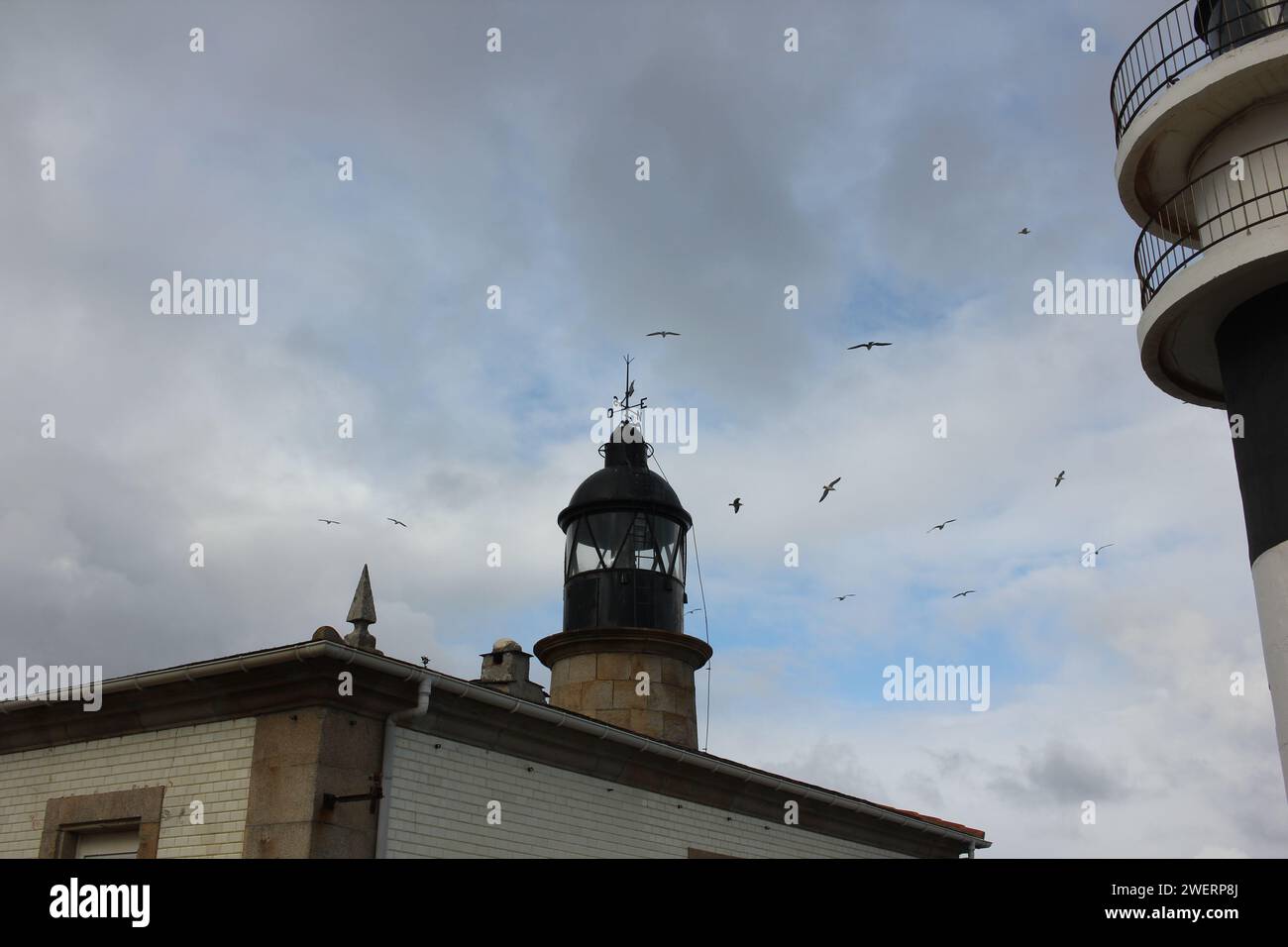 Faro di San Cibrao, Cervo, Spagna ; 10 10 2023 : veduta di due fari insieme a San Cibrao Foto Stock