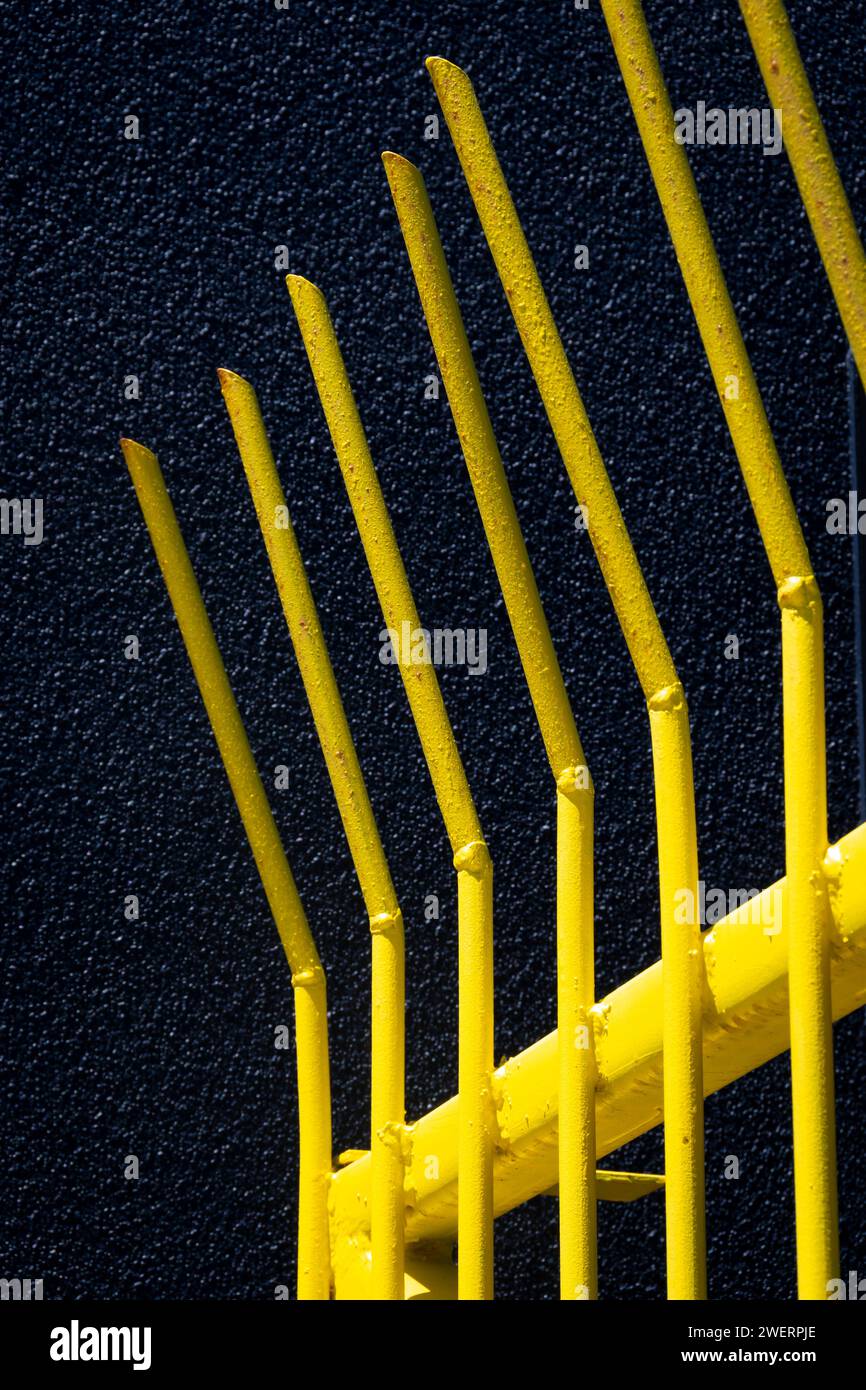 Cancello di sicurezza giallo, Palmerston North, Manawatu, North Island, nuova Zelanda Foto Stock