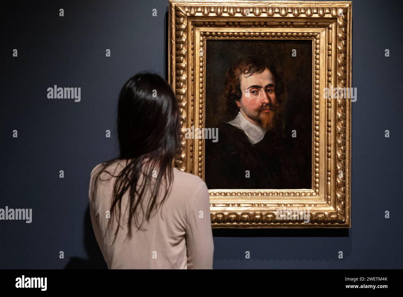 New York, USA. 26 gennaio 2024. A Woman seen Examinate Self Portrait di Peter Paul Rubens, messo all'asta come parte delle vendite della Sotheby's Annual Masters Week al Sotheby's di New York durante un'anteprima stampa il 26 gennaio 2024. (Foto di Lev Radin/Sipa USA) credito: SIPA USA/Alamy Live News Foto Stock