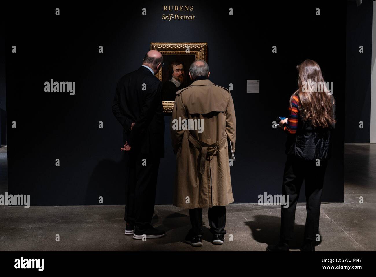 New York, USA. 26 gennaio 2024. I visitatori hanno visto esaminare l'autoritratto di Peter Paul Rubens messo all'asta come parte delle vendite della Sotheby's Annual Masters Week al Sotheby's di New York durante un'anteprima stampa il 26 gennaio 2024. (Foto di Lev Radin/Sipa USA) credito: SIPA USA/Alamy Live News Foto Stock