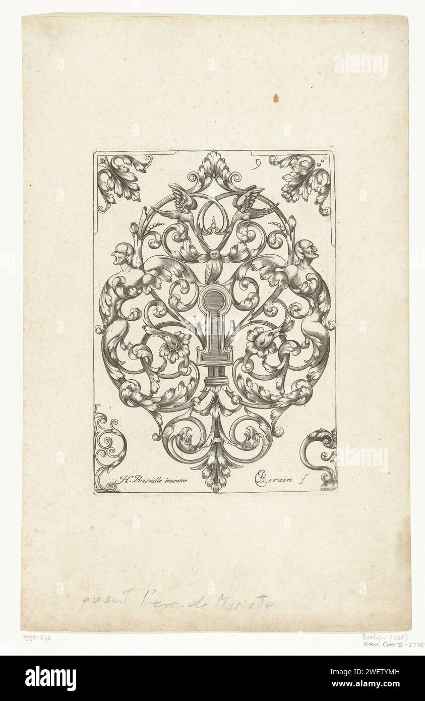 Keygatplaat, dopo la stampa 1662 - 1711 si trova un gufo tra le viti a foglia, le viti a foglia scorrono a destra e a sinistra in figure alate. Negli angoli sono raffigurati motivi ornamentali più piccoli. Foglia 9 della serie di pagine del titolo, foglio con assegnazione e 14 fogli con batteria e forgiatura, piastre dei fori per chiavi, chiavi, battitori delle portiere e pulsanti delle portiere. Seconda edizione. incisione su carta Foto Stock