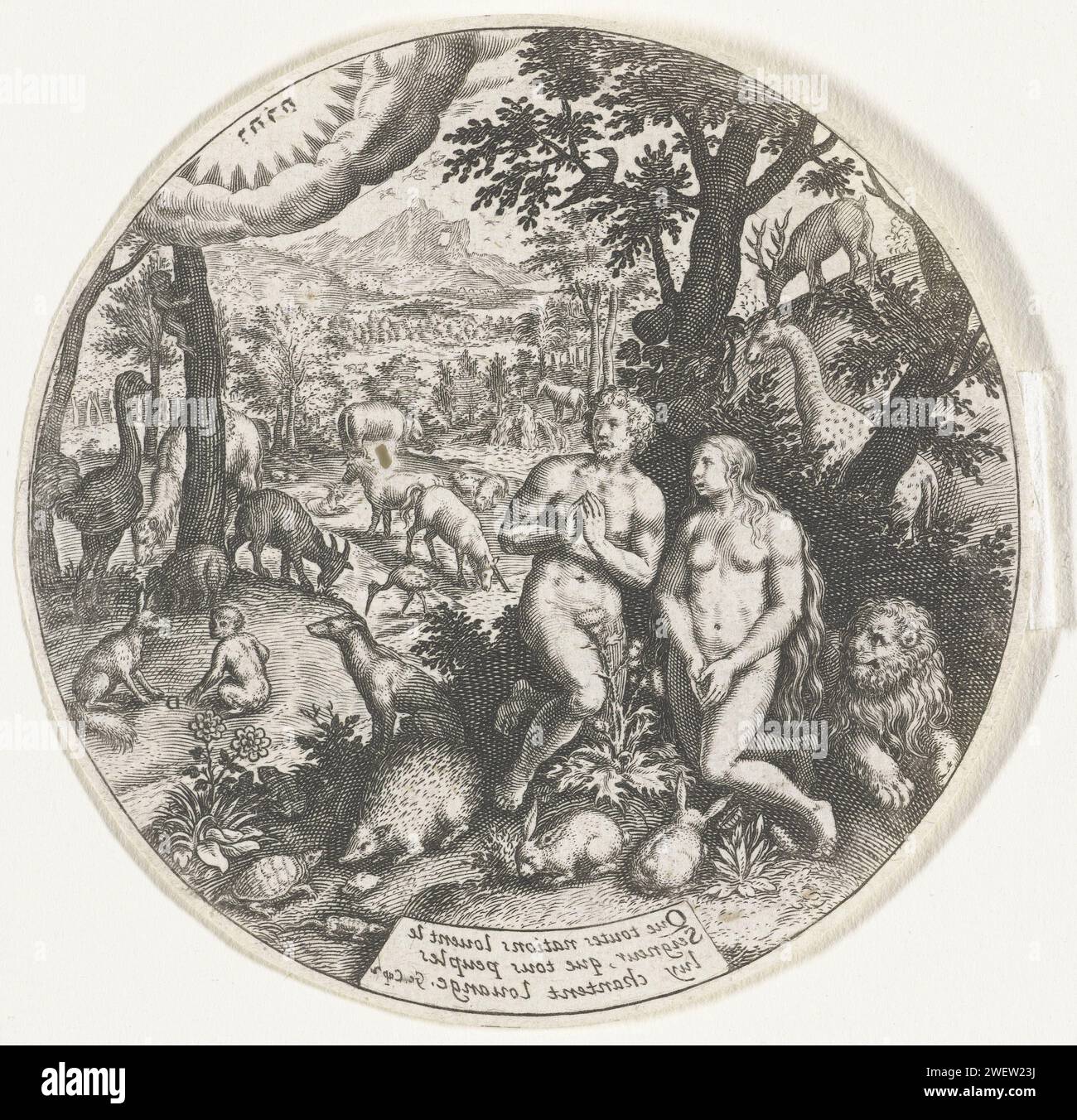 Dio parla con Adamo ed Eva in Paradiso, Johann Theodor de Bry, dopo Johann Sadeler (i), dopo Maerten de Vos, c. 1581 - c. 1623 stampa Adamo ed Eva inginocchiati tra diversi animali. Guardano il cielo dal quale suona la voce di Dio: Indicato da una nuvola in cui Yahweh si trova in lettere ebraiche. Ci sono molti animali, come una giraffa, una tartaruga, uno struzzo, scimmie e un cammello. In un cartiglio nella parte inferiore un testo francese in un'immagine speculare. L'incisione di carta Dio benedice Adamo ed Eva; istituzione del matrimonio. bestie prede, animali predatori: leone. animali a zoccolo: giraffa. tartarughe, tartaruga Foto Stock