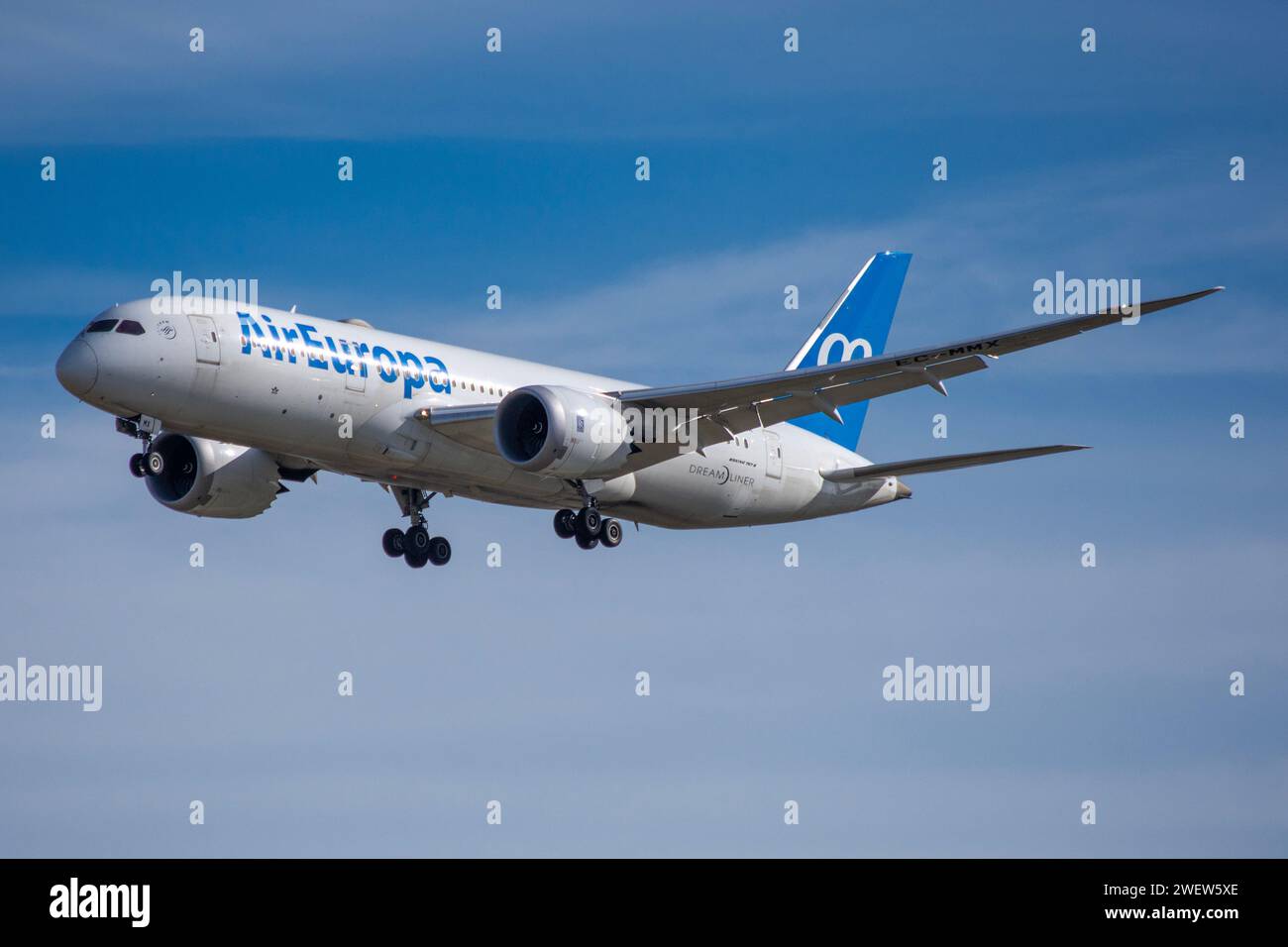 Boeing 787 aereo di linea wide-body della compagnia aerea Air Europa atterraggio Foto Stock