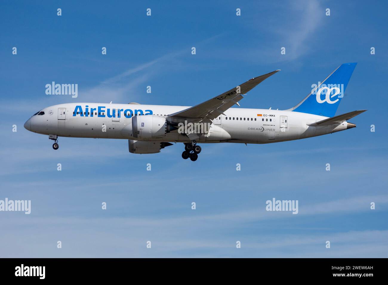 Boeing 787 aereo di linea wide-body della compagnia aerea Air Europa atterraggio Foto Stock