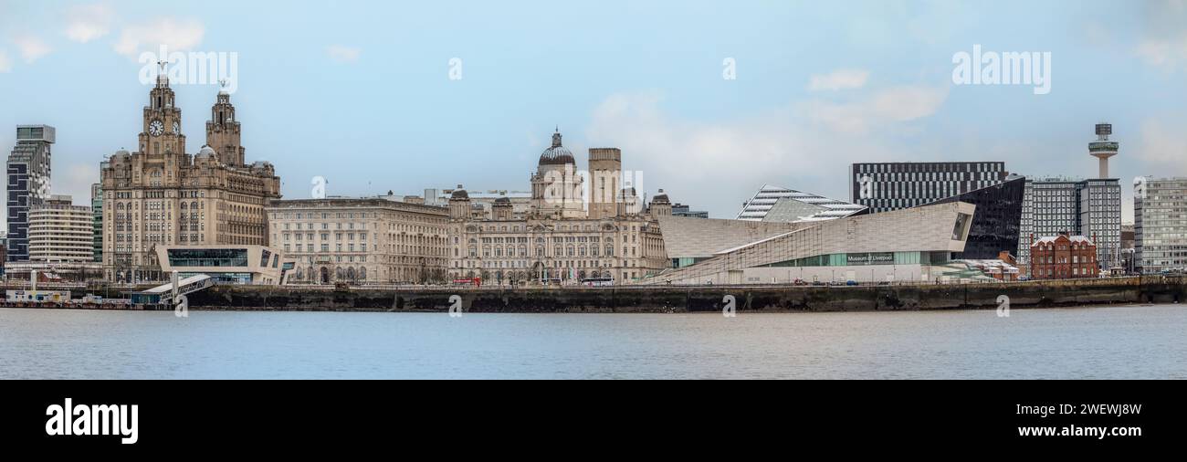 Panorama del lungomare di Liverpool catturato da Liverpool, regno unito, 16 gennaio 2024 immagini multiple scattate sul lungomare di Seacombe sul Foto Stock