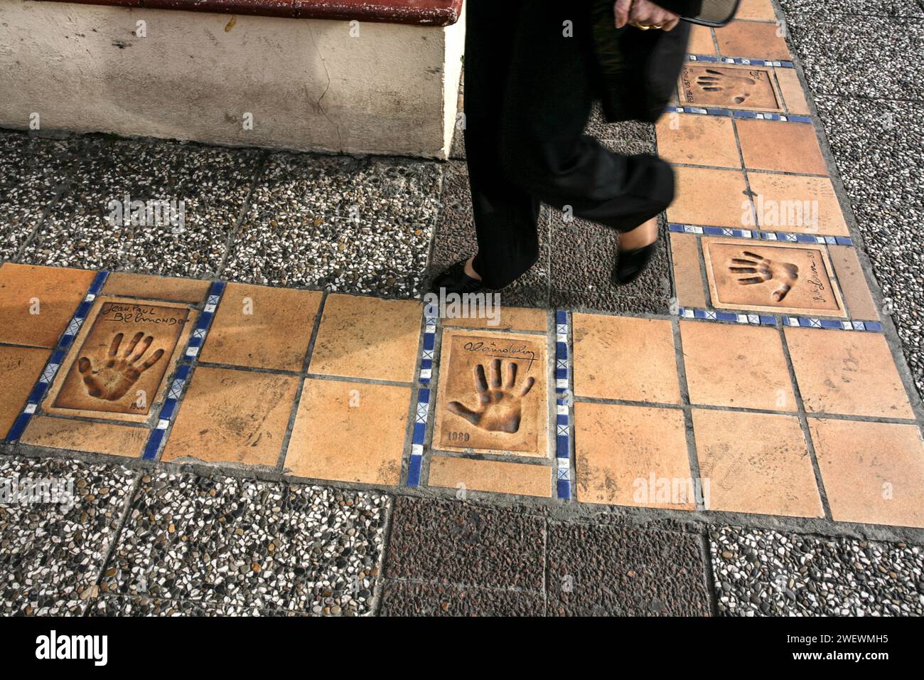 LE STAR DEL CINEMA STAMPANO LE MANI DI CANNES Foto Stock