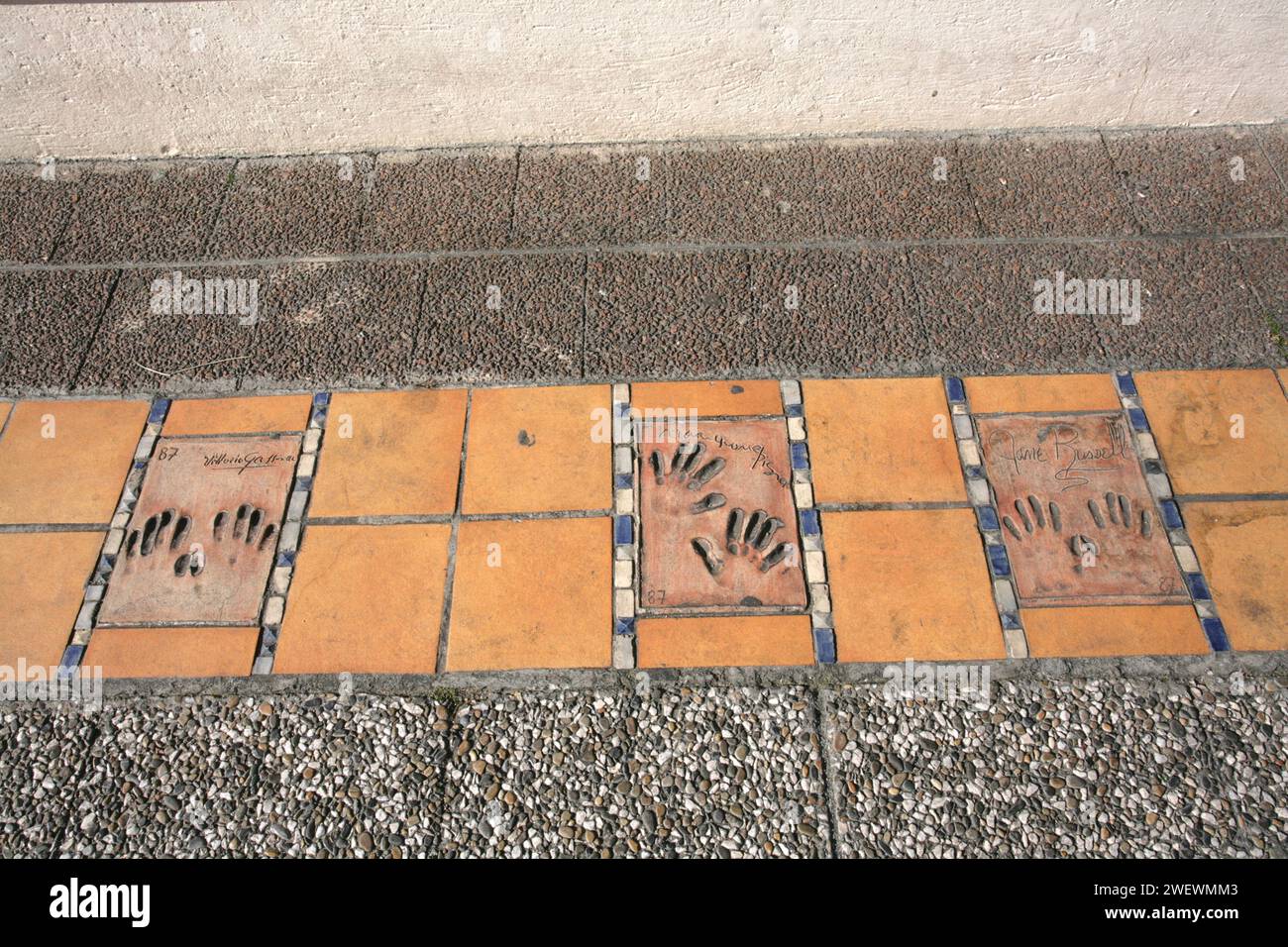 LE STAR DEL CINEMA STAMPANO LE MANI DI CANNES Foto Stock