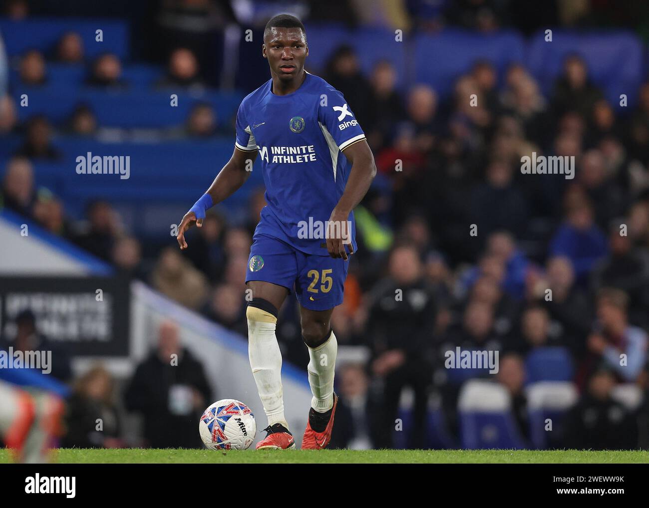 Londra, Regno Unito. 26 gennaio 2024. Moisés Caicedo del Chelsea durante la partita di fa Cup a Stamford Bridge, Londra. Il credito fotografico dovrebbe leggere: Paul Terry/Sportimage Credit: Sportimage Ltd/Alamy Live News Foto Stock