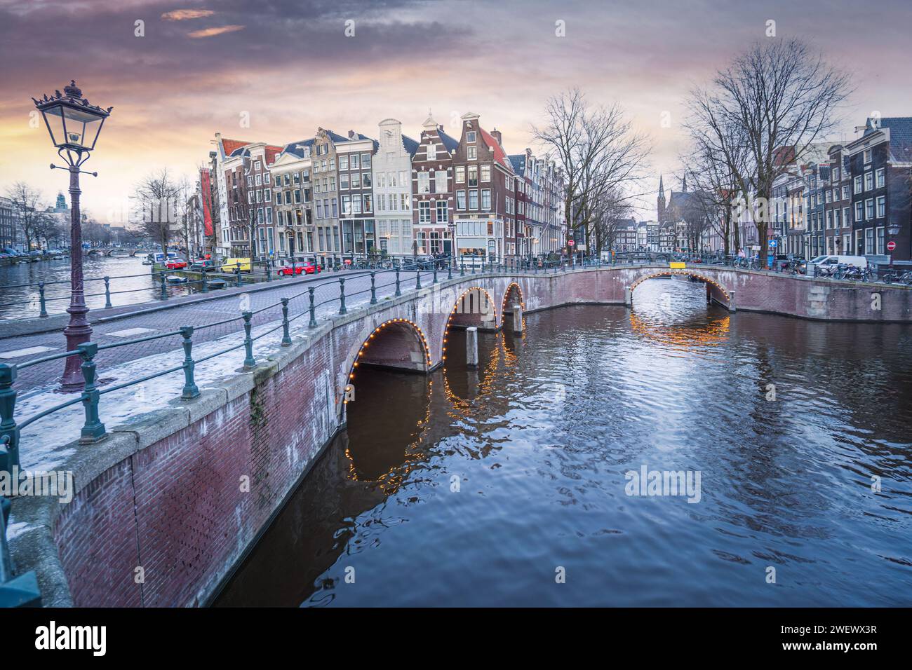 Angolo tra Keizersgracht e Leidsegracht ad Amsterdam Paesi Bassi Foto Stock