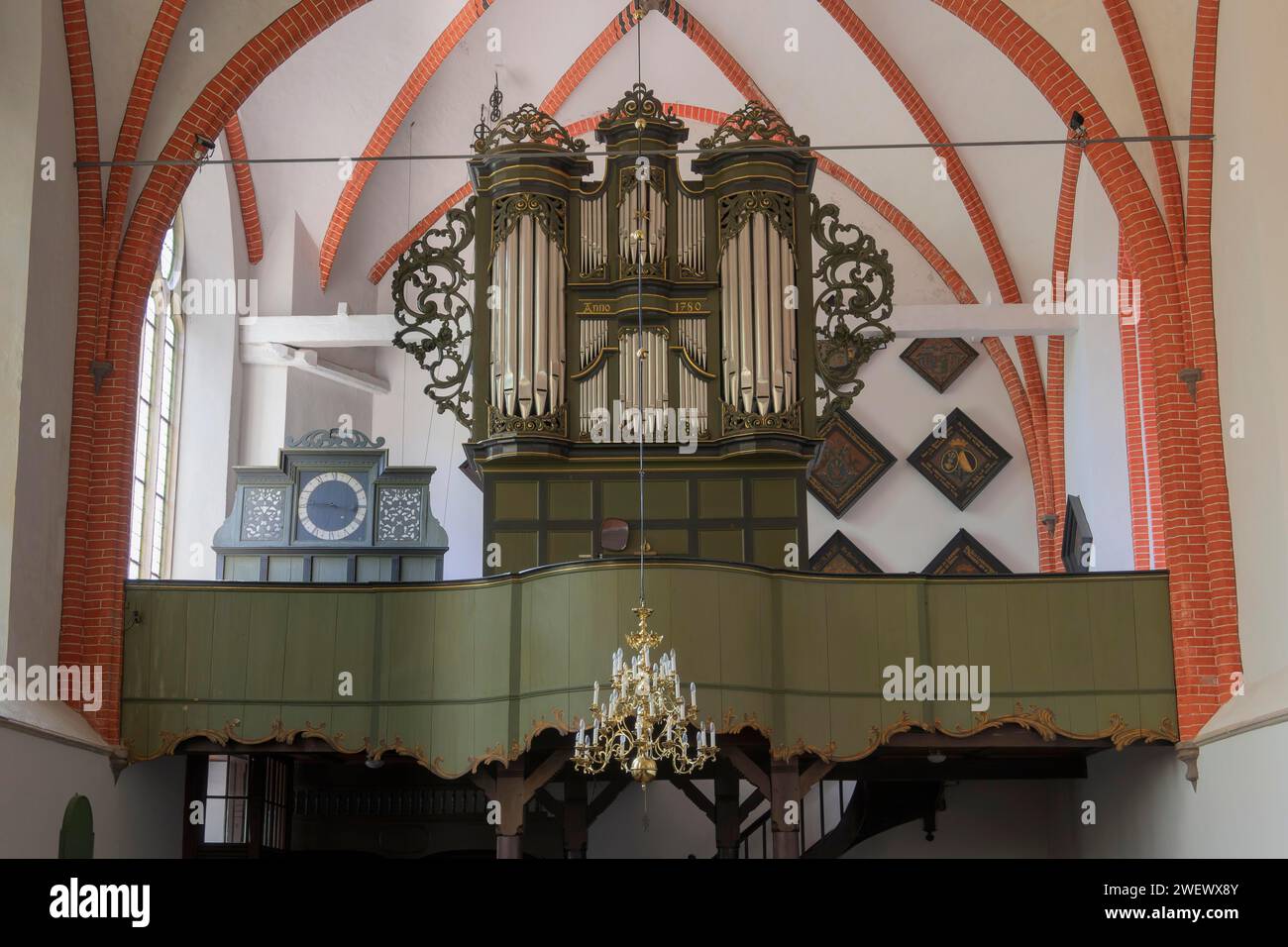 Organo della Chiesa riformata protestante a Krummhoern-Hinte, Germania Foto Stock