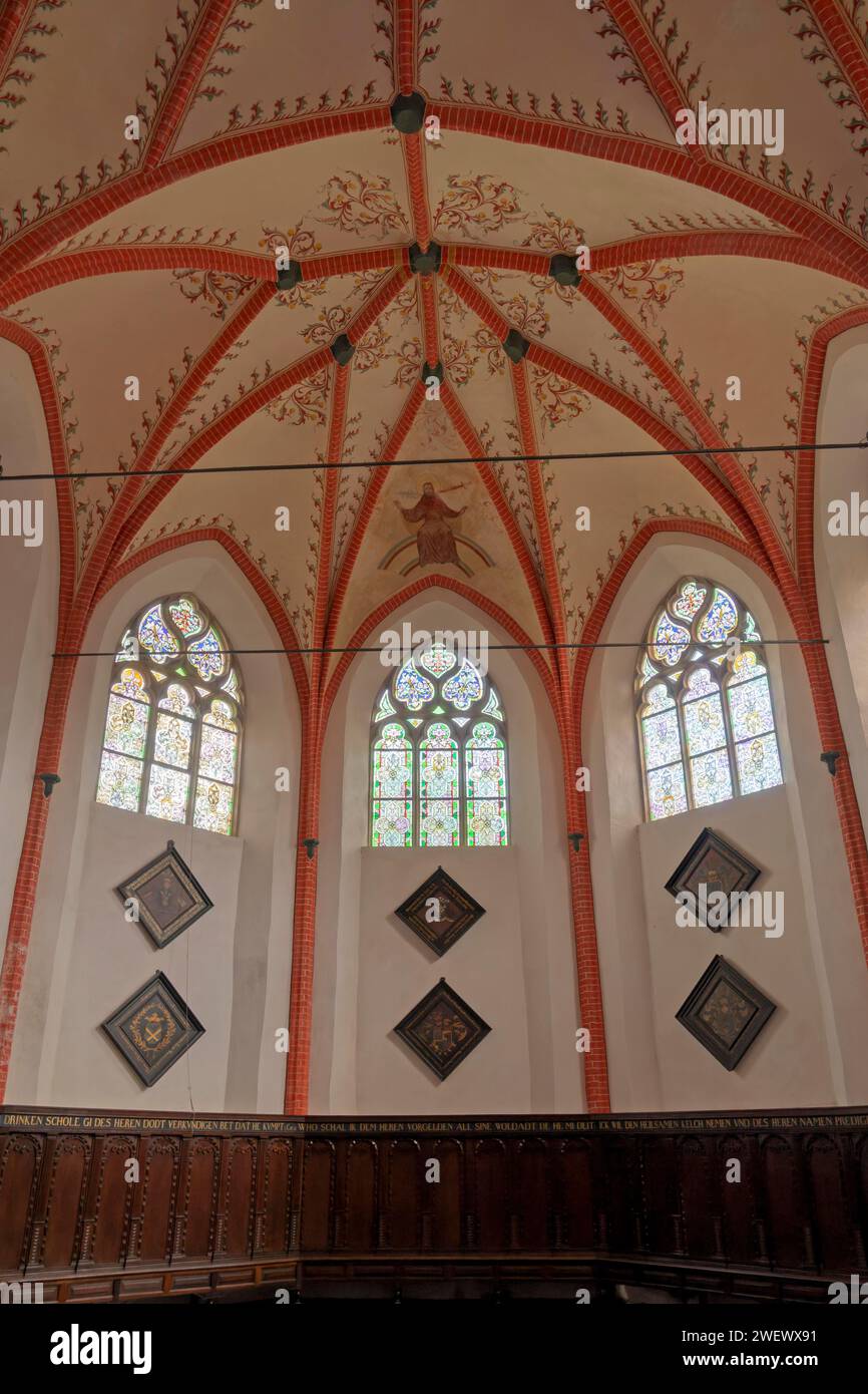 Interno della Chiesa riformata protestante a Krummhoern-Hinte, Germania Foto Stock